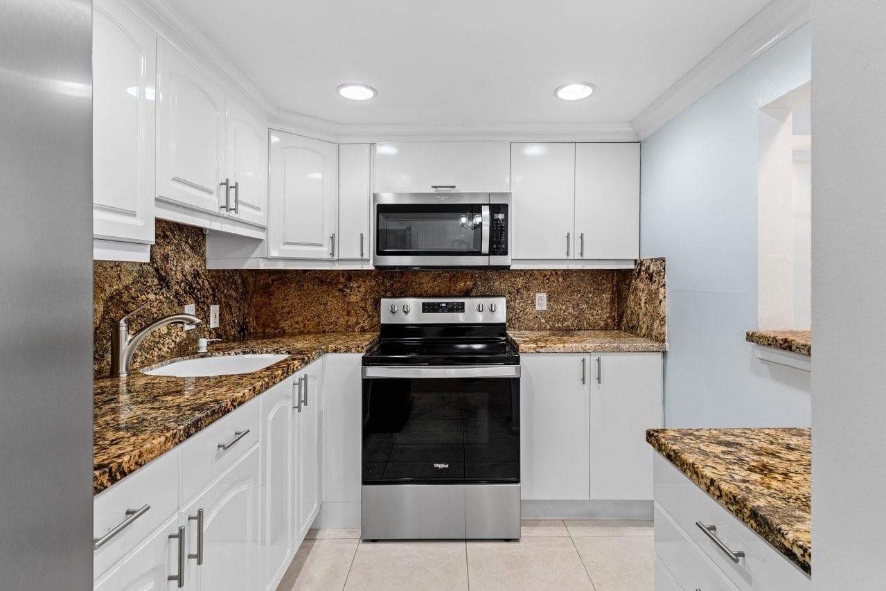 1084 Harwood F 1084, Deerfield Beach, FL 33442 — photo 2 of 54