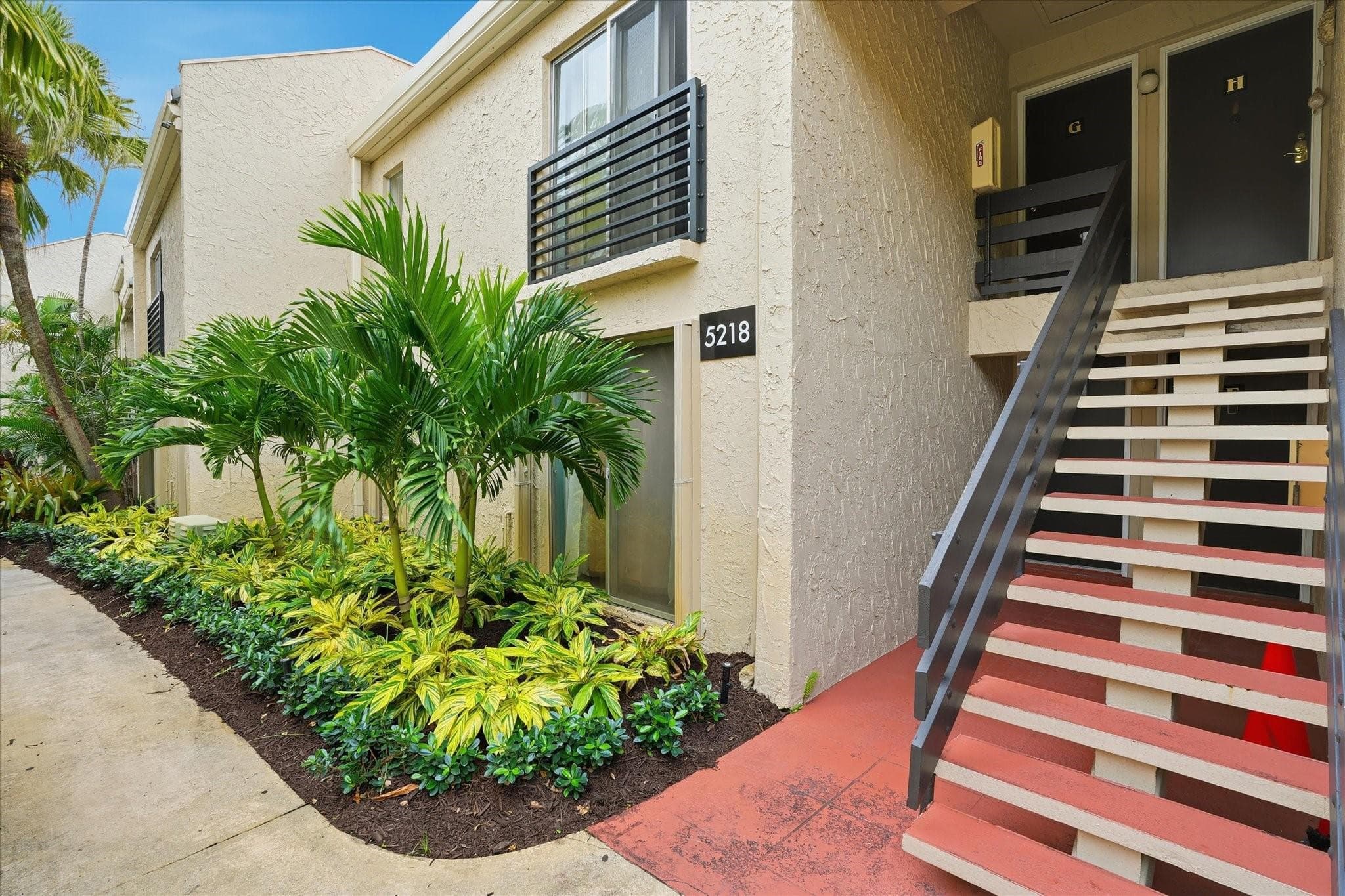 5218 NE 6th Avenue G2, Oakland Park, FL 33334 — photo 1 of 28