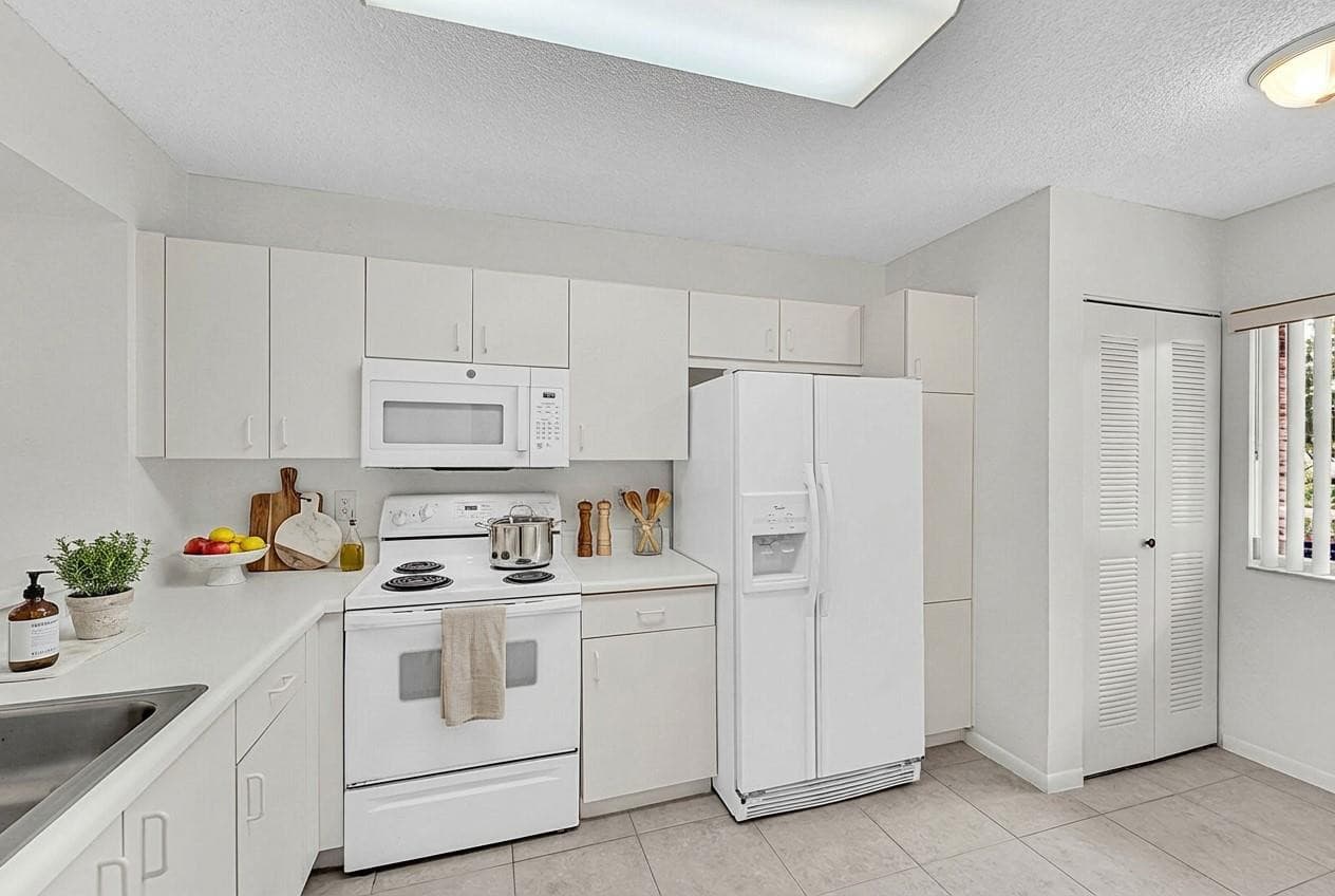 9537 Weldon Circle 202, Fort Lauderdale, FL 33321 — photo 6 of 54