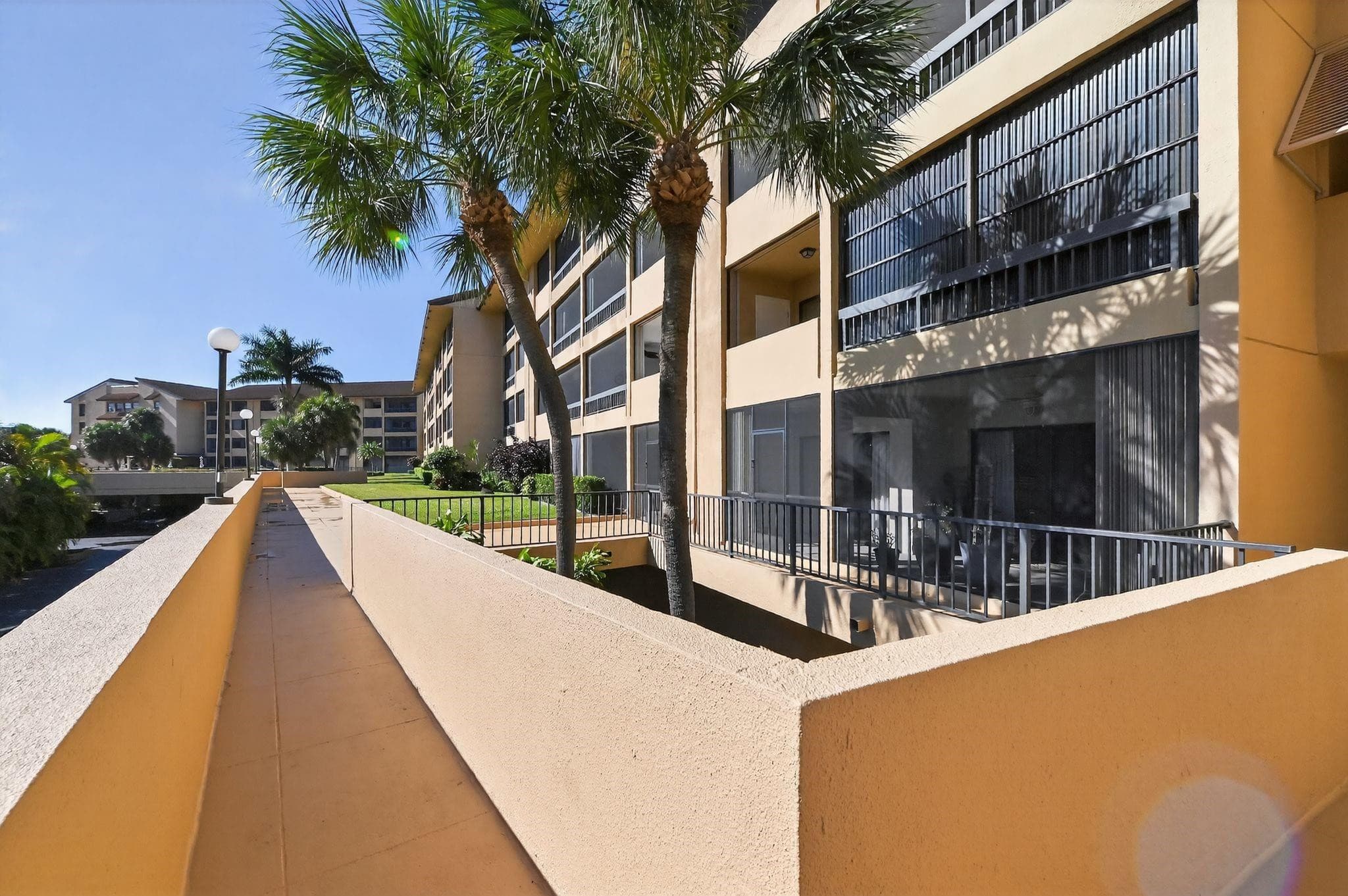 1036 US Highway 1 123, North Palm Beach, FL 33408 — photo 2 of 30
