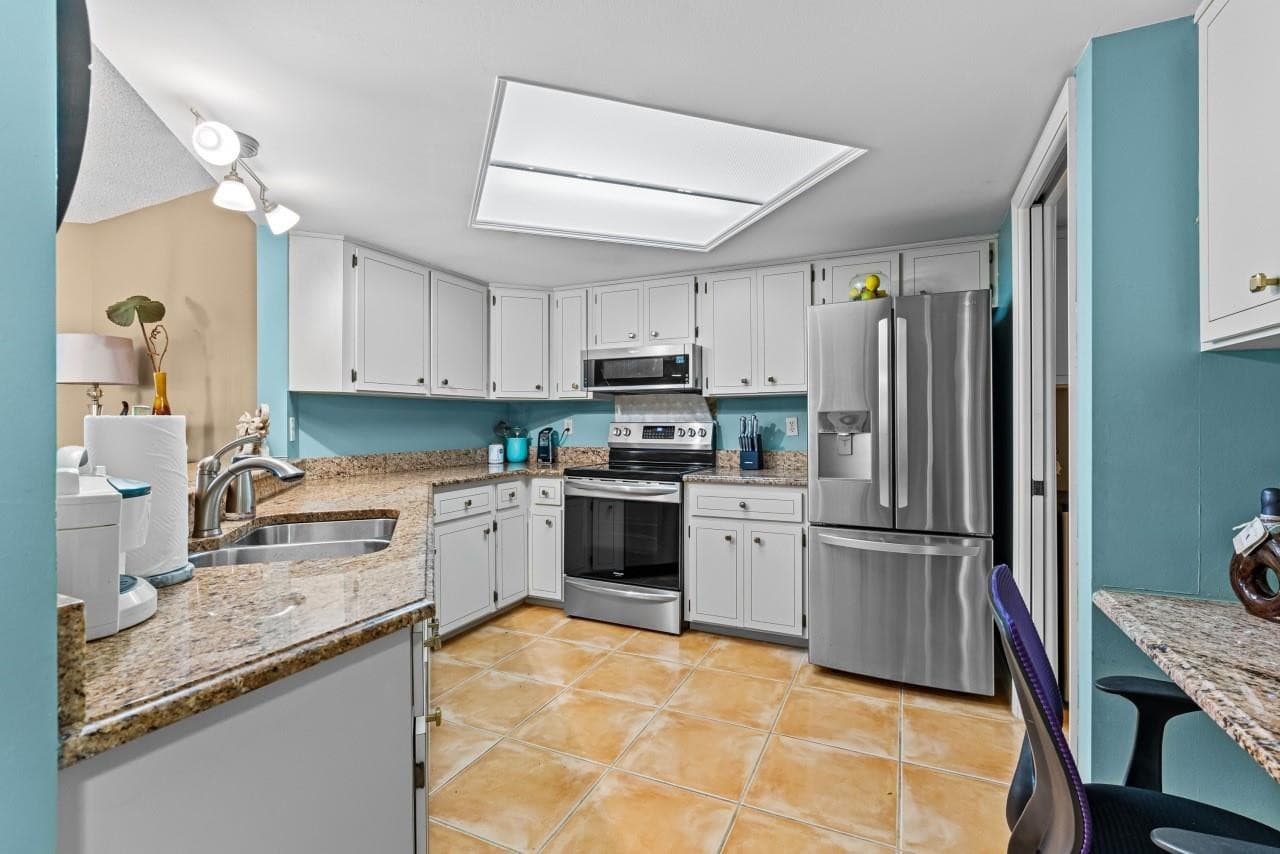 1815 Mooringline Drive 2e, Vero Beach, FL 32963 — photo 17 of 42