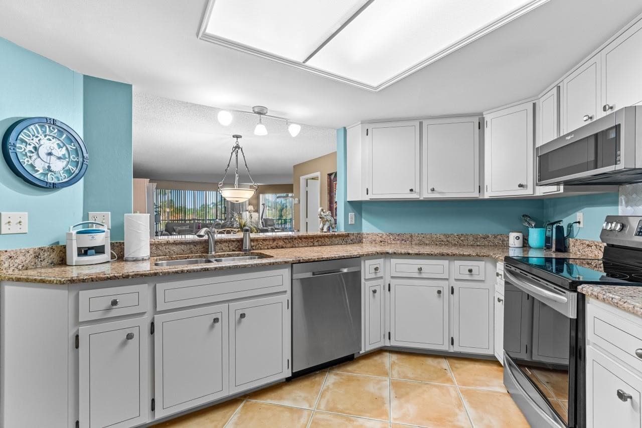 1815 Mooringline Drive 2e, Vero Beach, FL 32963 — photo 18 of 42