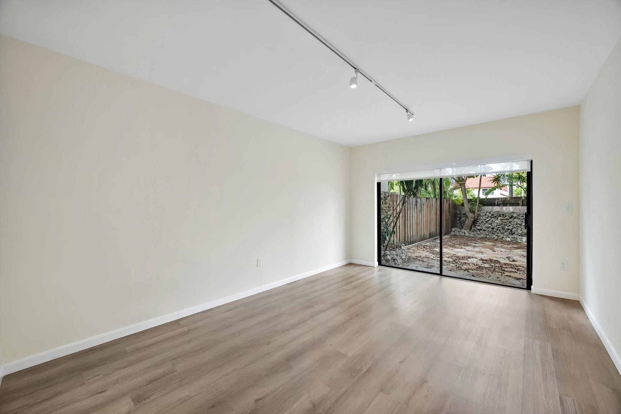 19986 NE 5th Court 4d, Miami, FL 33179 — photo 18 of 48