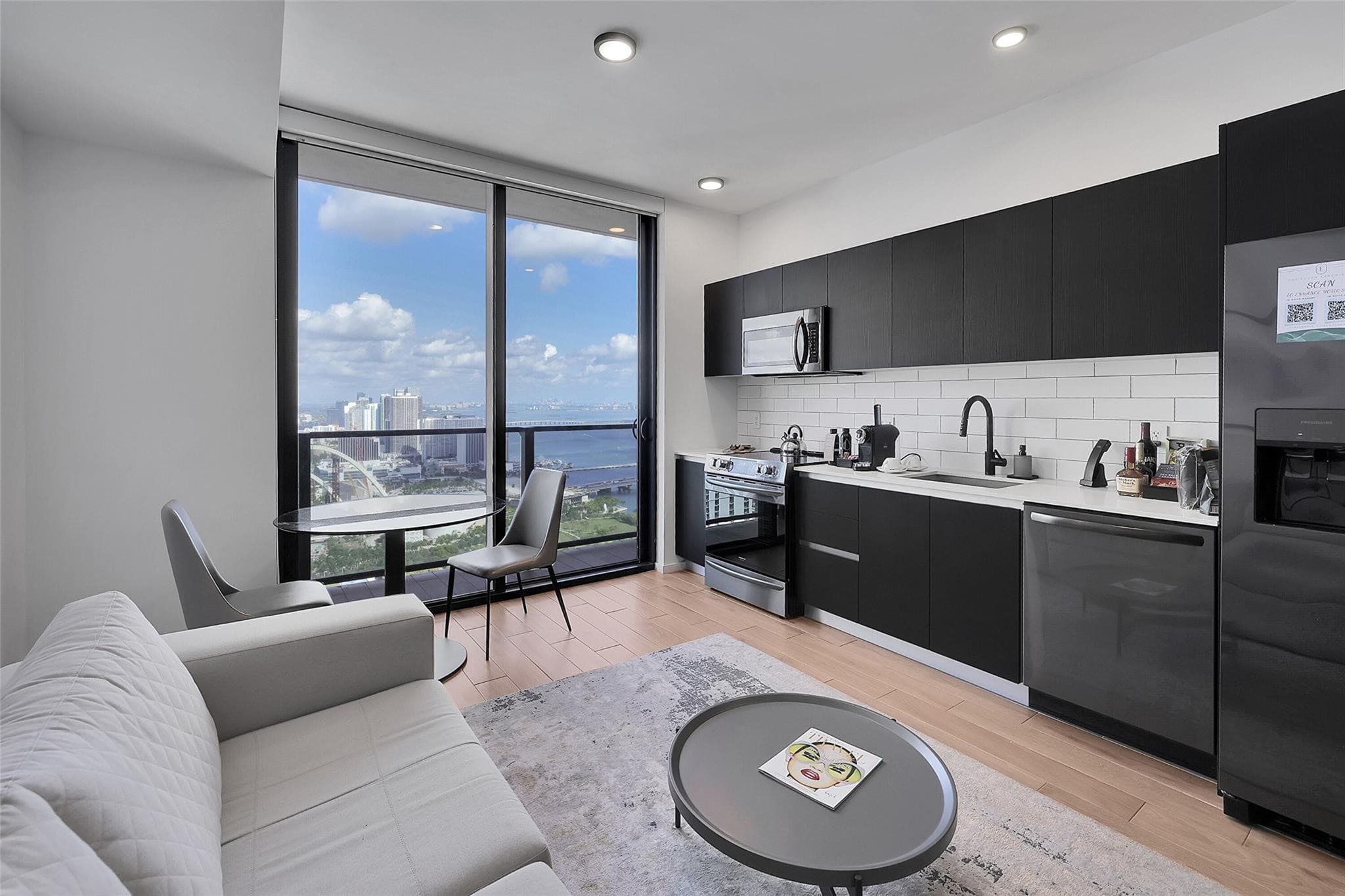 398 NE 5th Street 4404, Miami, FL 33132 — photo 2 of 27