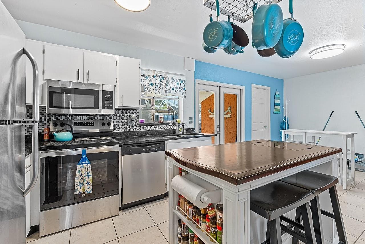 1085 24th Place, Vero Beach, FL 32962 — photo 12 of 31