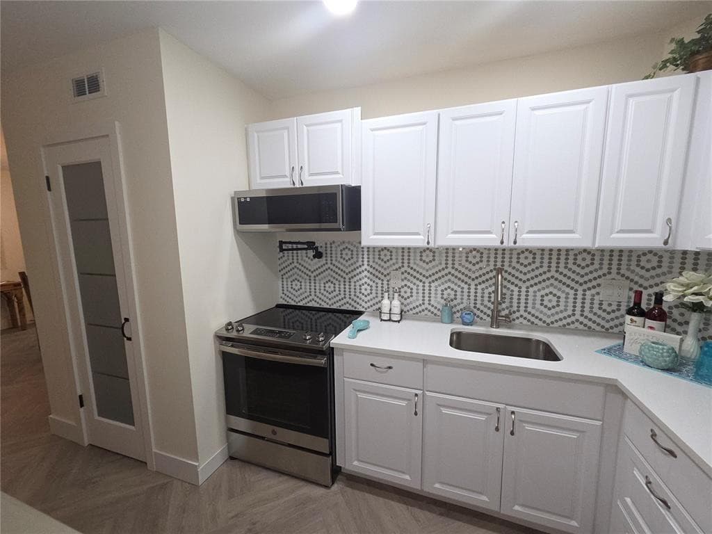 659 W Oakland Park Boulevard 218-c, Wilton Manors, FL 33311 — photo 4 of 20