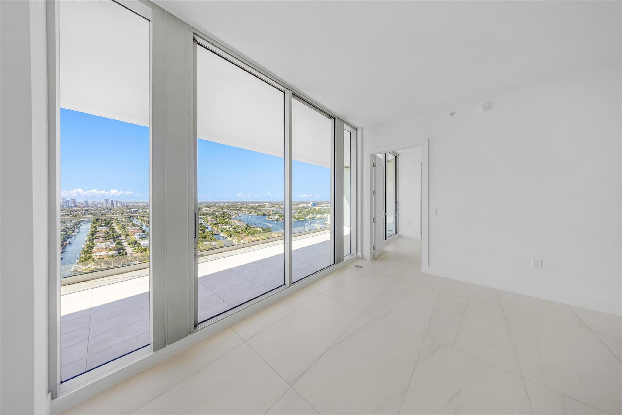 153 N Seabreeze 2503-S, Fort Lauderdale, FL 33304 — photo 4 of 55