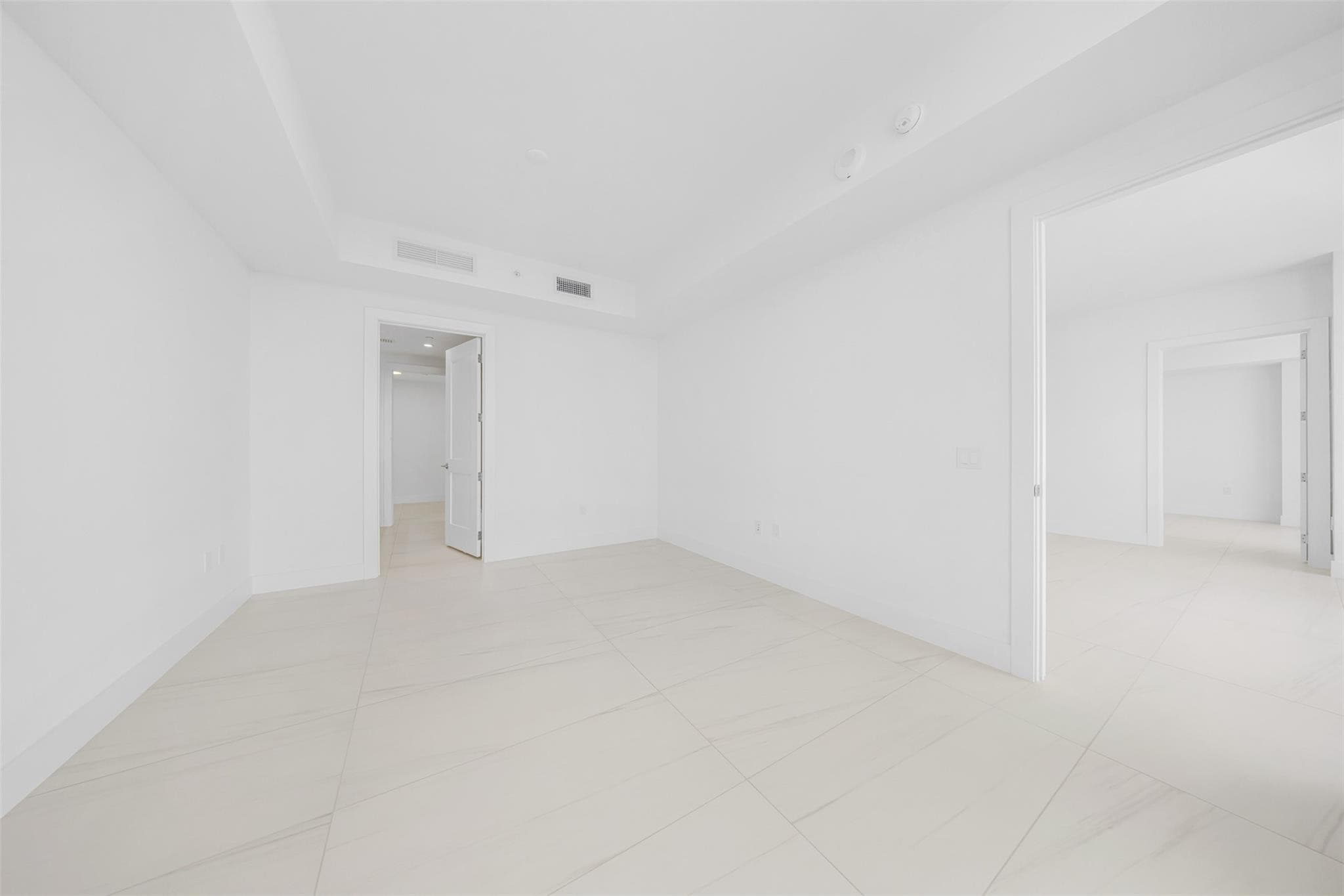 153 N Seabreeze 2503-S, Fort Lauderdale, FL 33304 — photo 13 of 55
