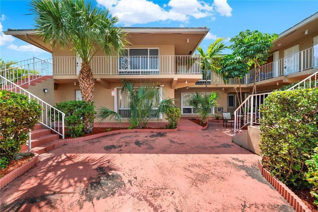2864 NE 32nd Street 7, Fort Lauderdale, FL 33306 — photo 1 of 13