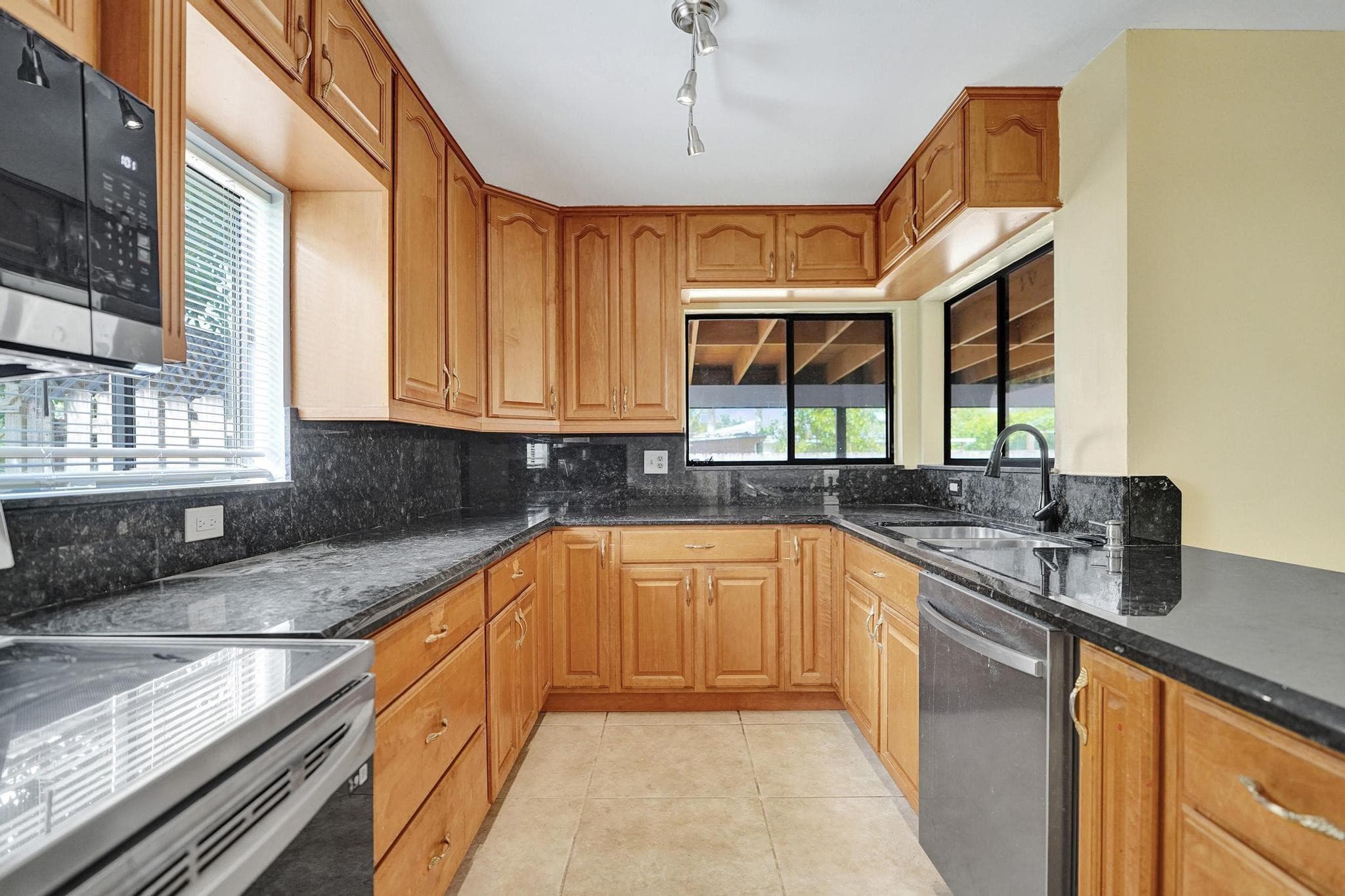 5425 Cleveland Road, Delray Beach, FL 33484 — photo 9 of 39