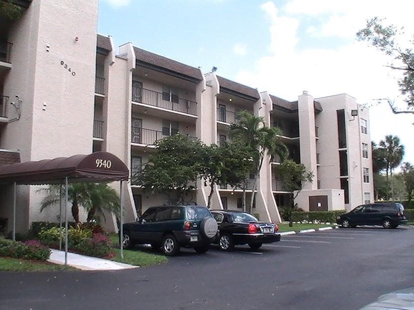 9340 Lagoon Place 302, Davie, FL 33324 — photo 1 of 14