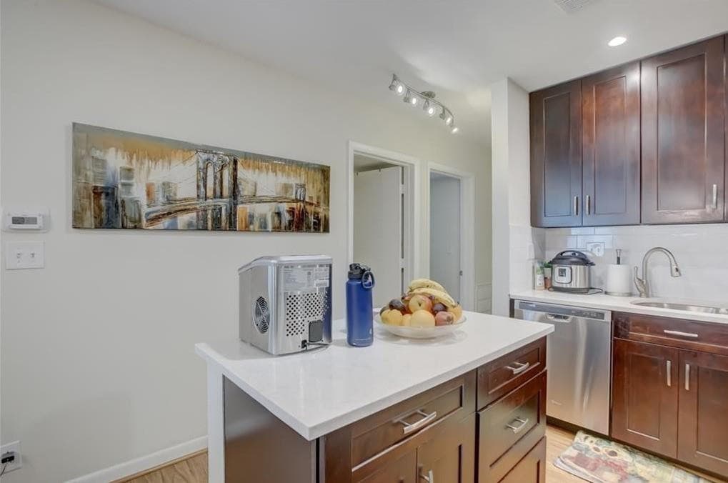 2990 NE 16th Avenue 301, Oakland Park, FL 33334 — photo 2 of 29