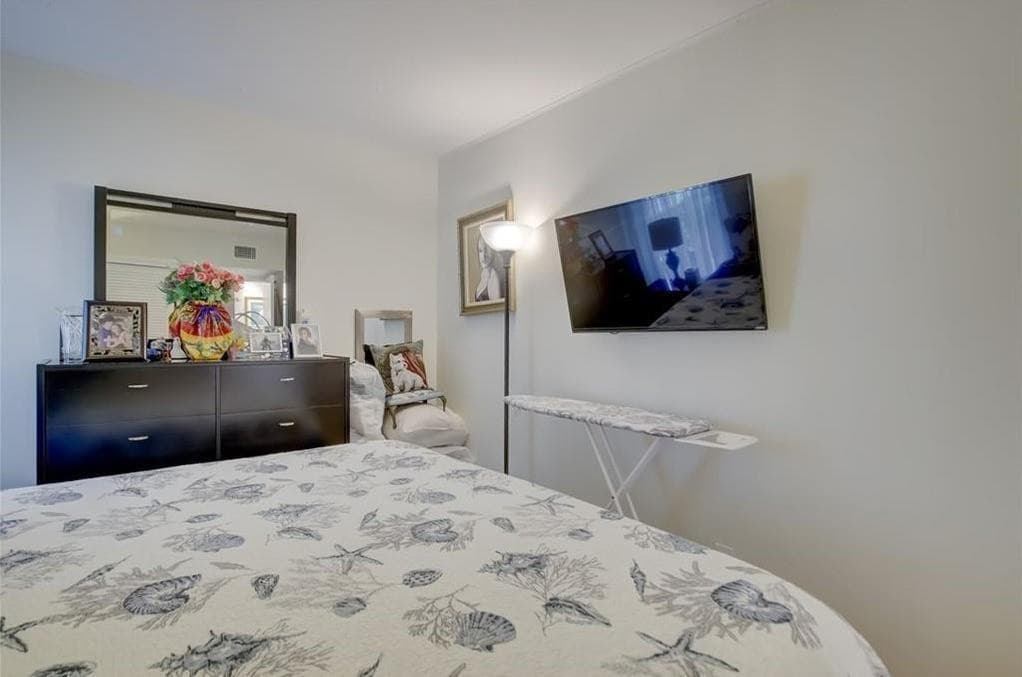 2990 NE 16th Avenue 301, Oakland Park, FL 33334 — photo 15 of 29