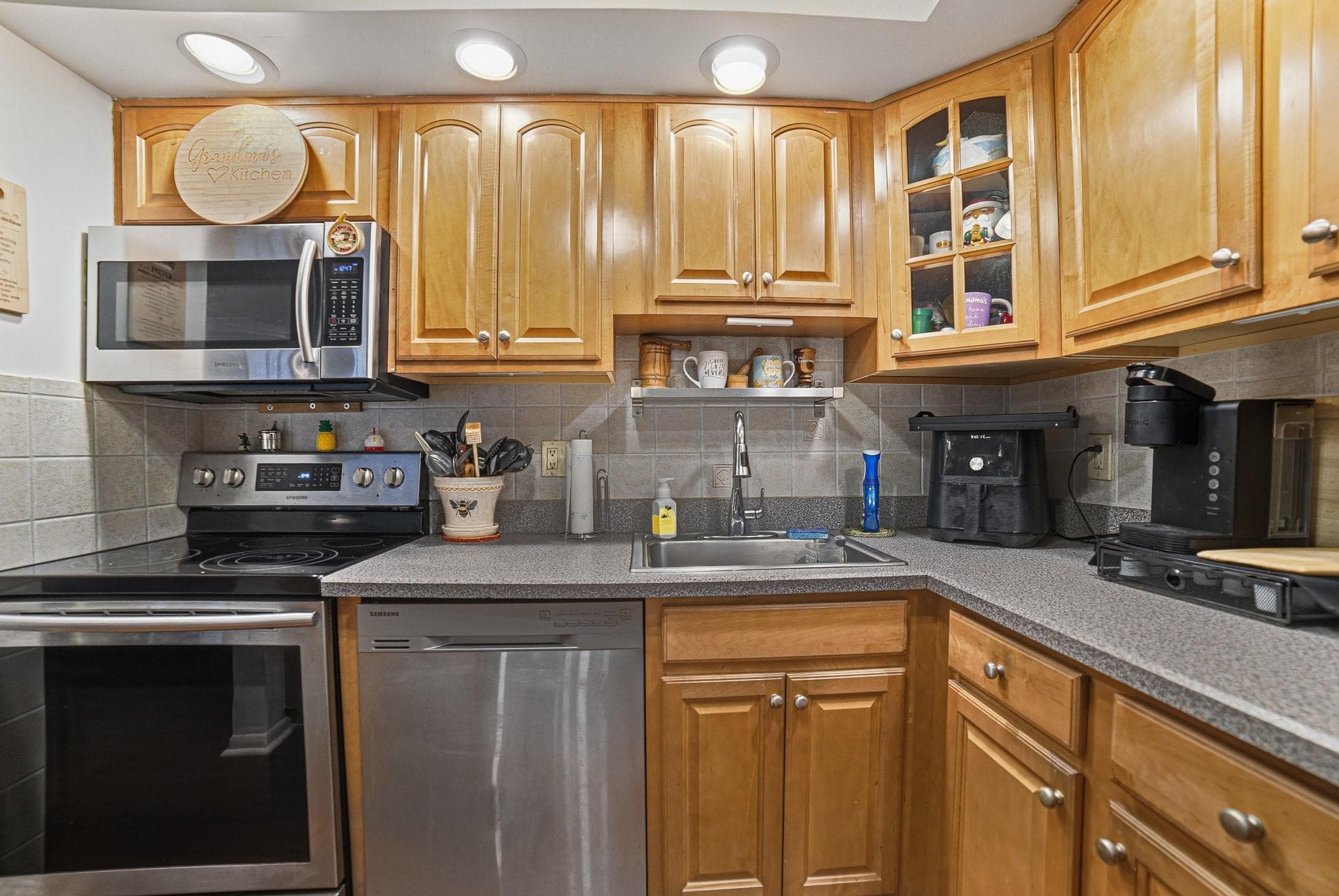 9754 N Belfort Circle 9754, Fort Lauderdale, FL 33321 — photo 2 of 35