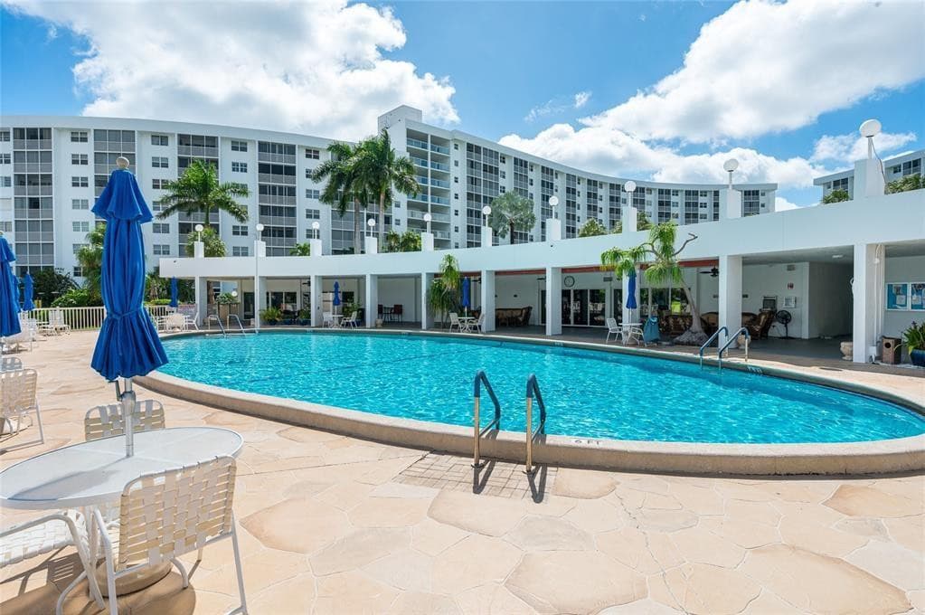 Condominium in Pompano Beach — photo 10 of 37