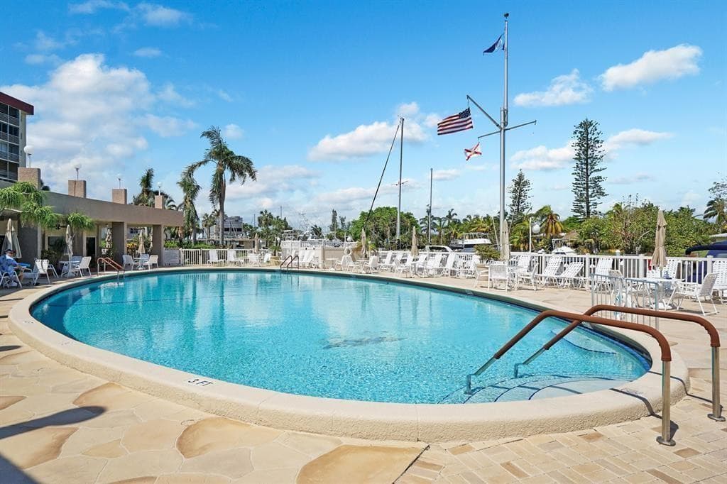 Condominium in Pompano Beach — photo 13 of 37