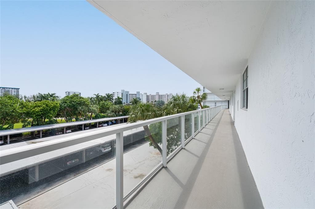 Condominium in Pompano Beach — photo 32 of 37