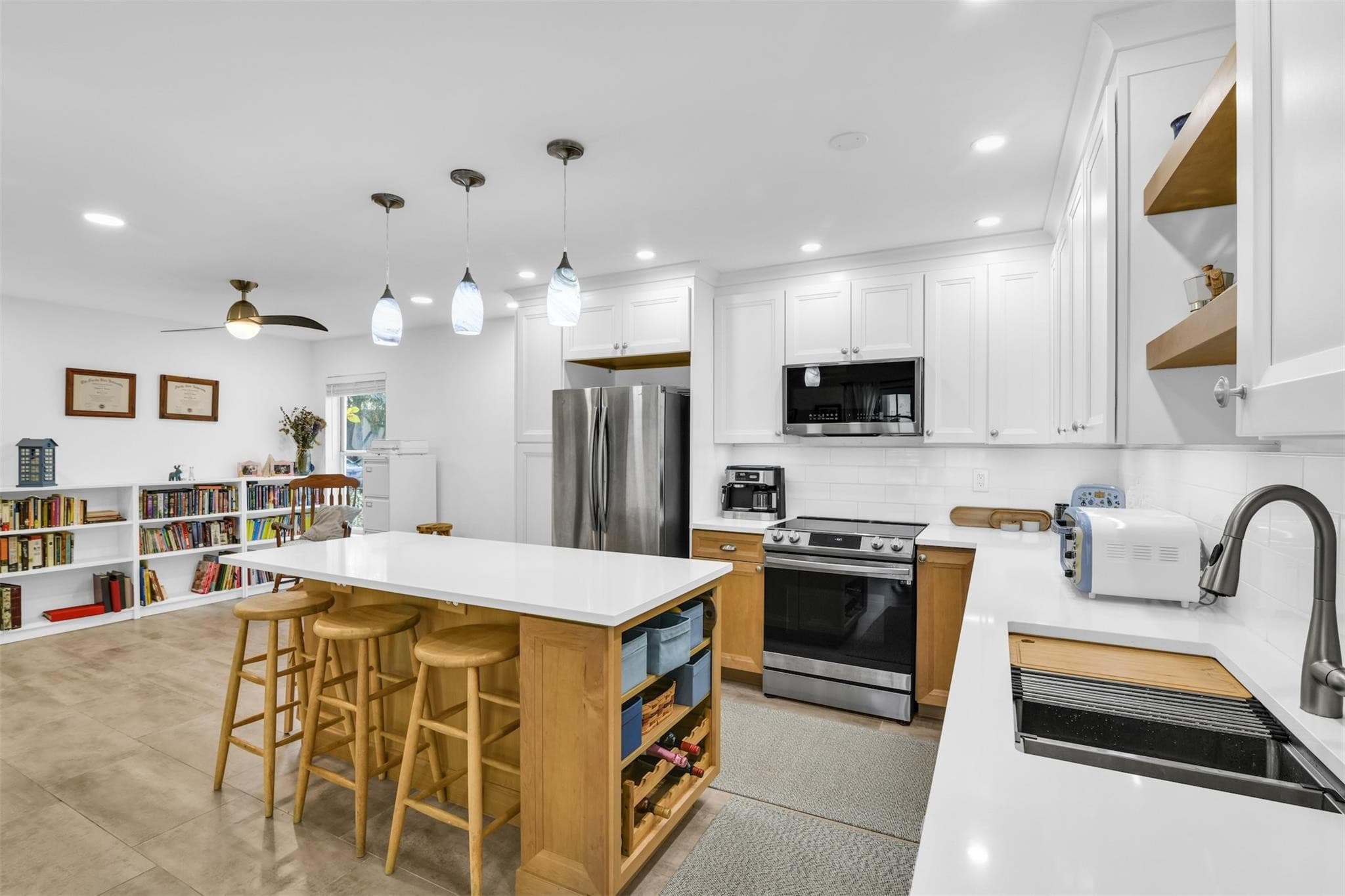 843 NW 98th Avenue, Plantation, FL 33324 — photo 1 of 56