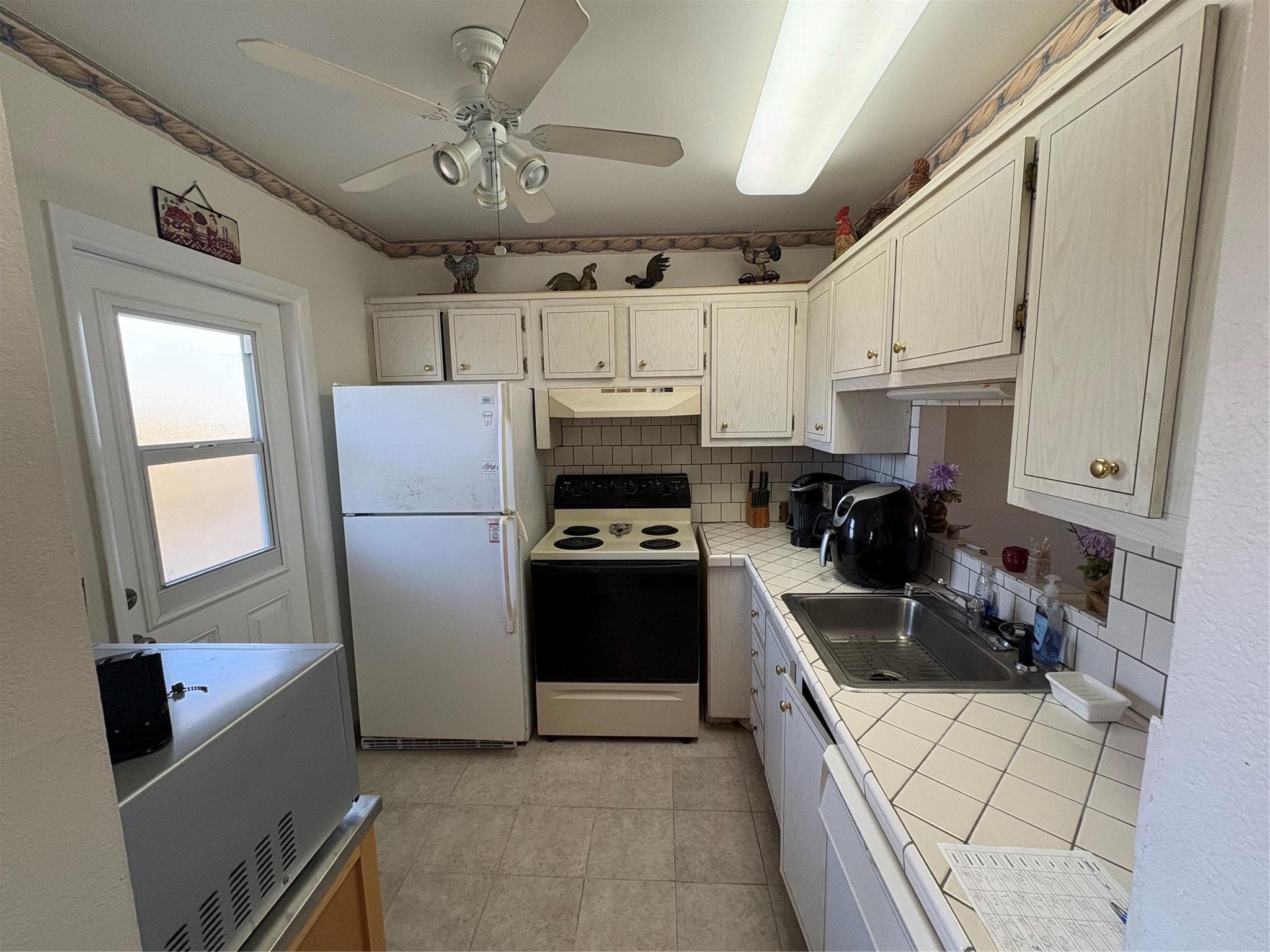 3506 NW 49th Avenue 604, Lauderdale Lakes, FL 33319 — photo 5 of 32