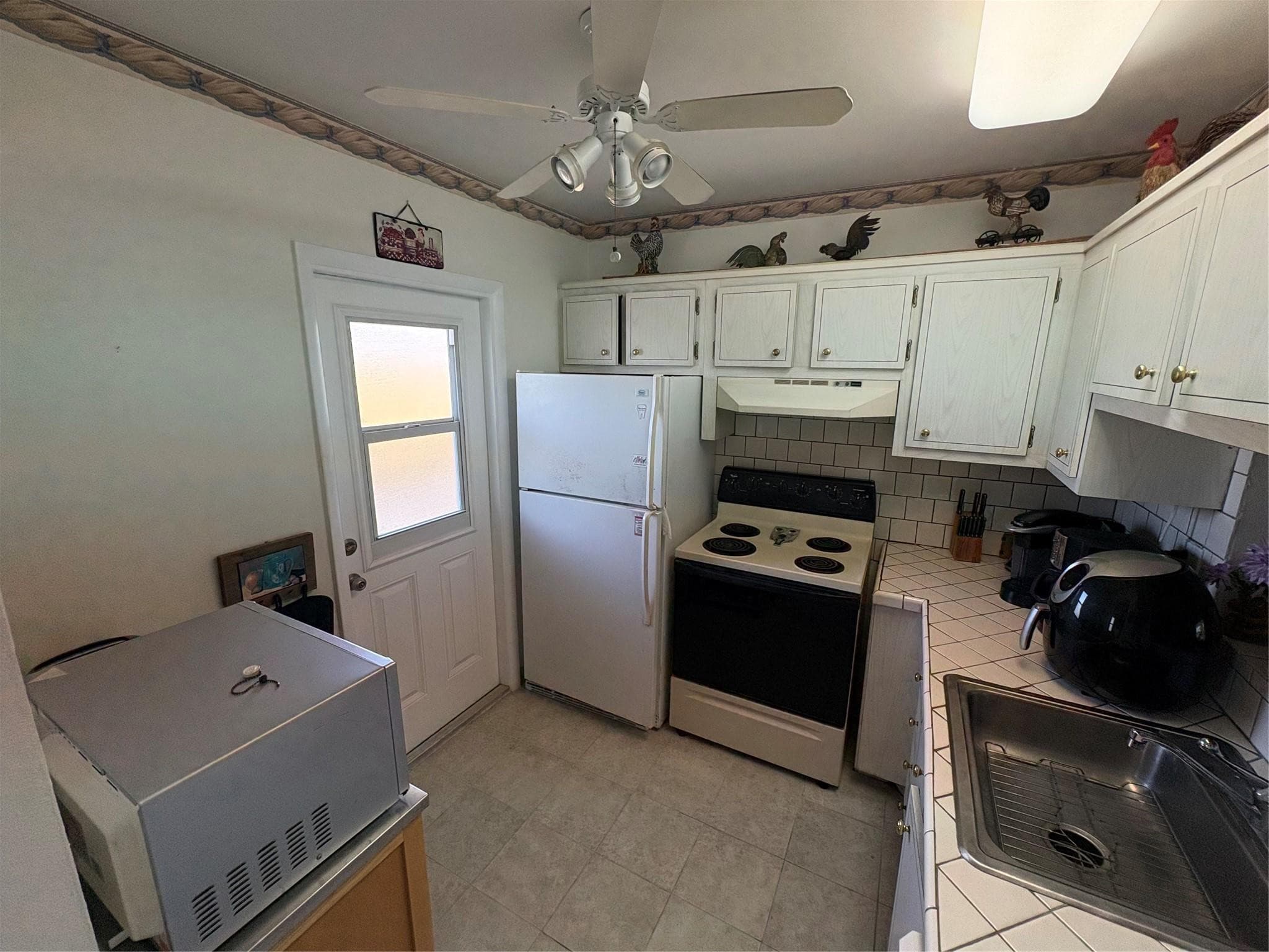 3506 NW 49th Avenue 604, Lauderdale Lakes, FL 33319 — photo 24 of 32