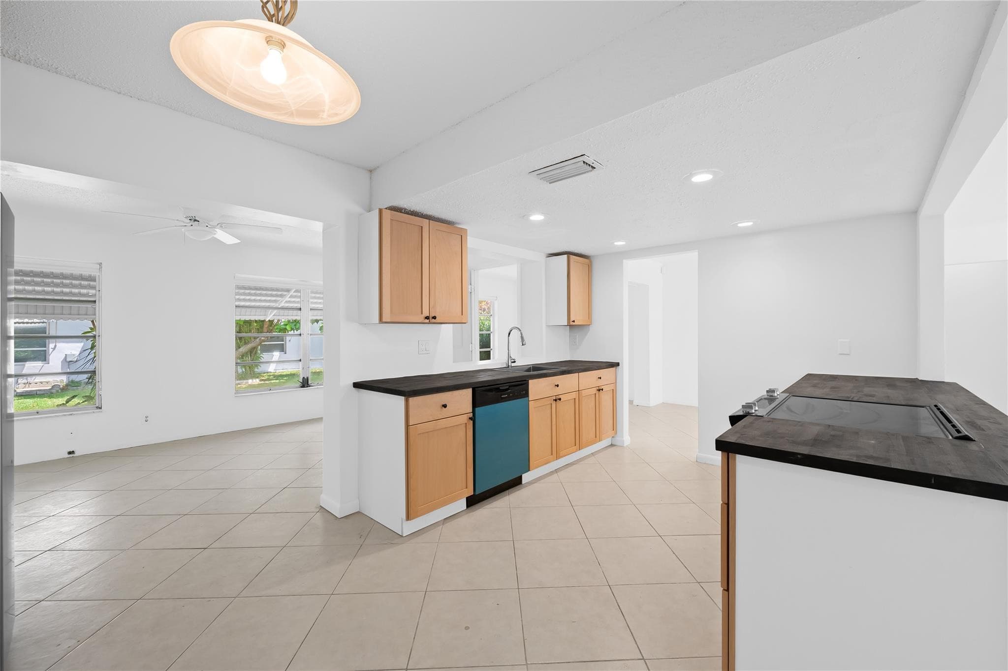 7005 NW 11th Street, Margate, FL 33063 — photo 10 of 32