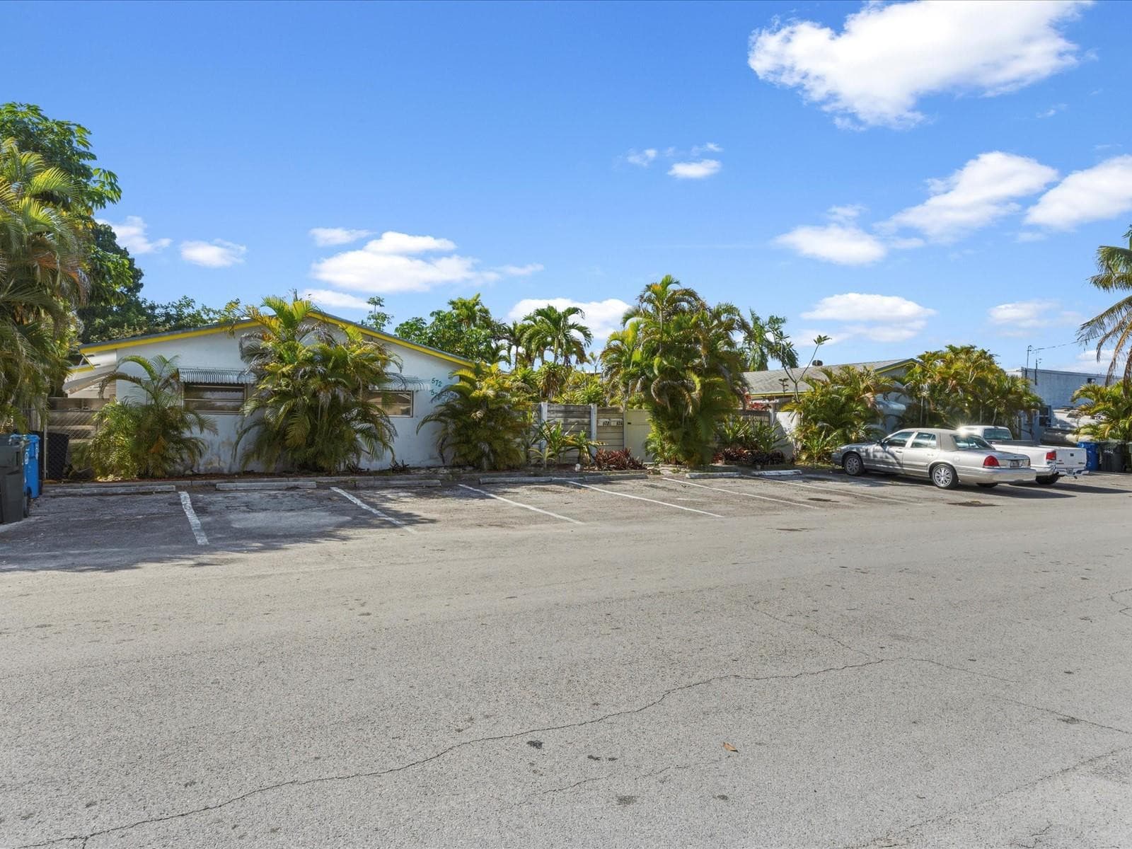 560-564 NE 34th Street, Oakland Park, FL 33334 — photo 22 of 32