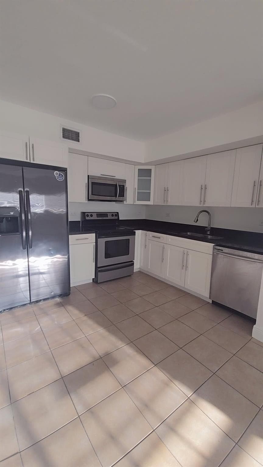 3700 N 56th Avenue 1015, Hollywood, FL 33021 — photo 1 of 10