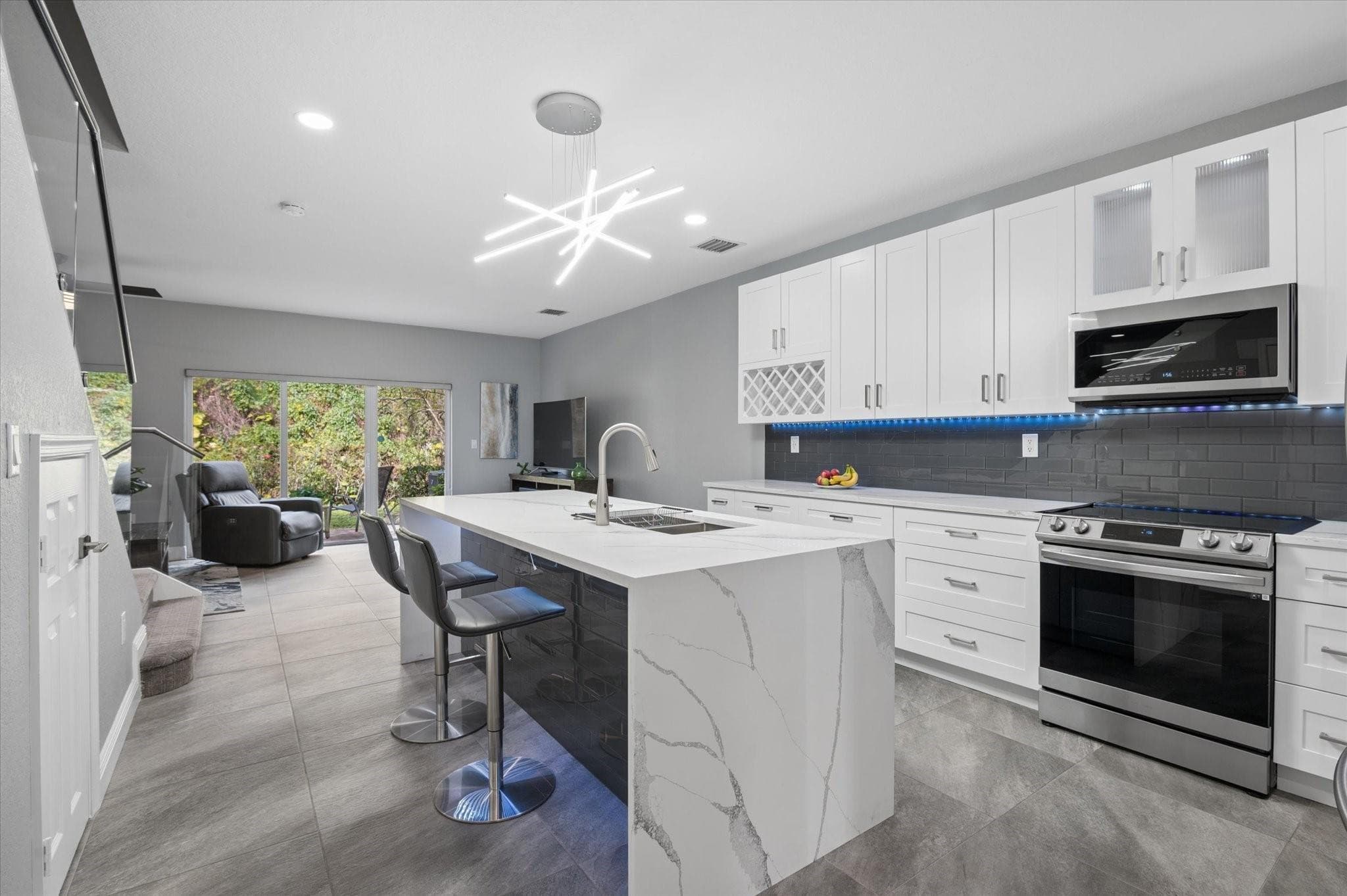 2507 NW 31st Court 2507, Oakland Park, FL 33309 — photo 1 of 18