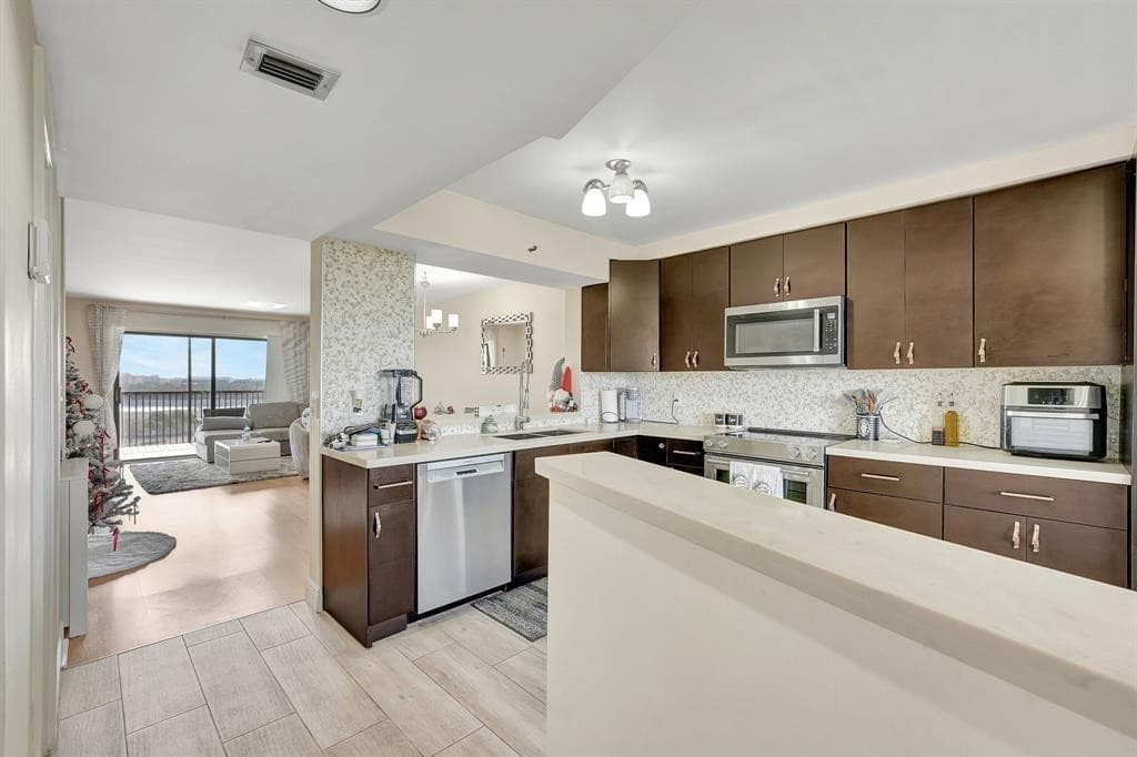 2200 S Cypress Bend Drive 905, Pompano Beach, FL 33069 — photo 1 of 25