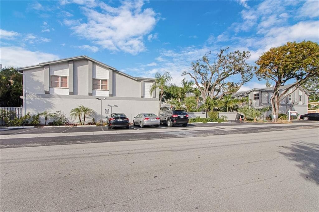 801 SE 16th Court 14, Fort Lauderdale, FL 33316 — photo 42 of 49