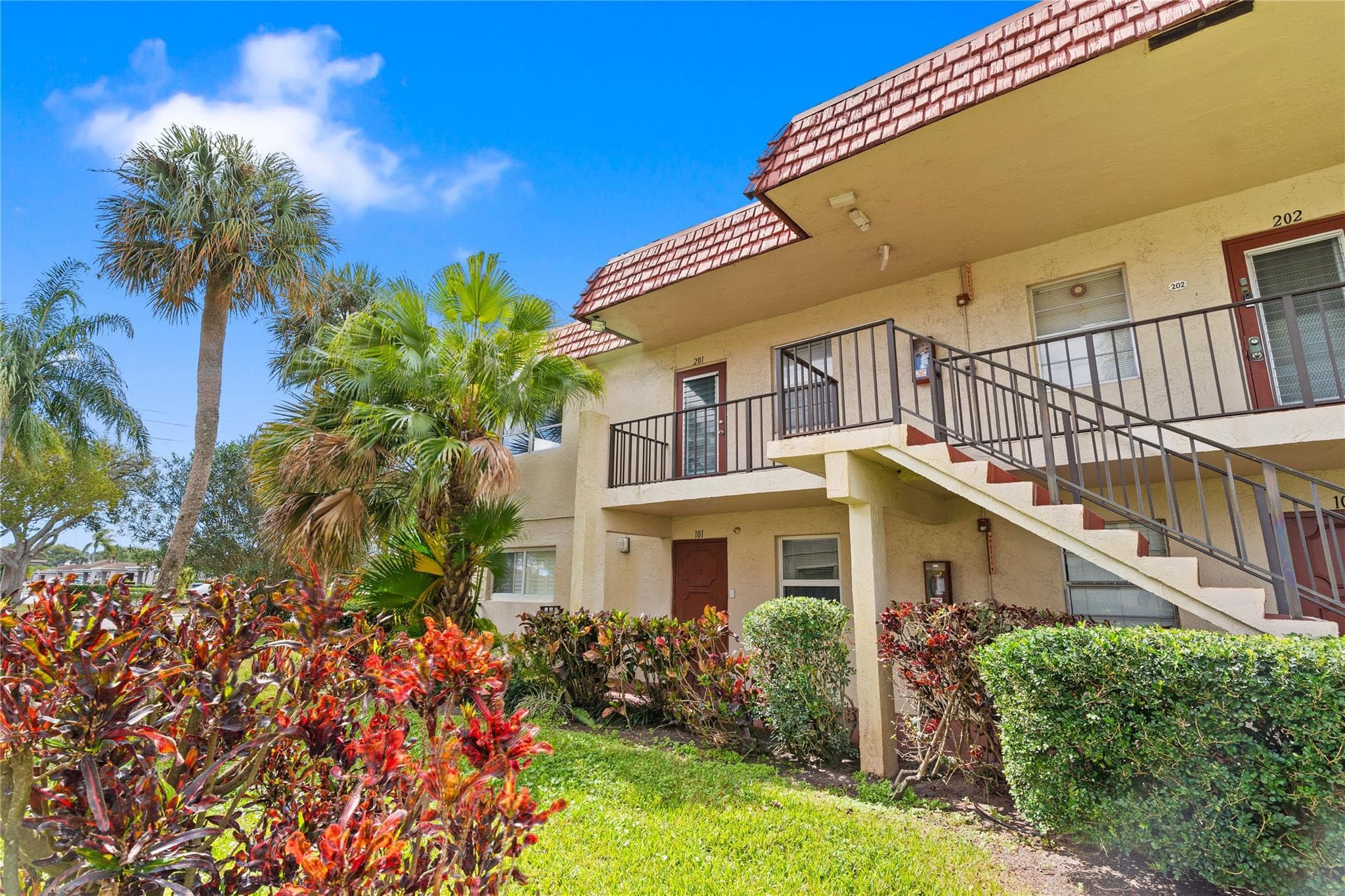 1 Abbey Lane 201, Delray Beach, FL 33446 — photo 2 of 42