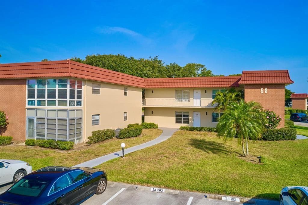 58 Woodland Drive 102, Vero Beach, FL 32962 — photo 1 of 39