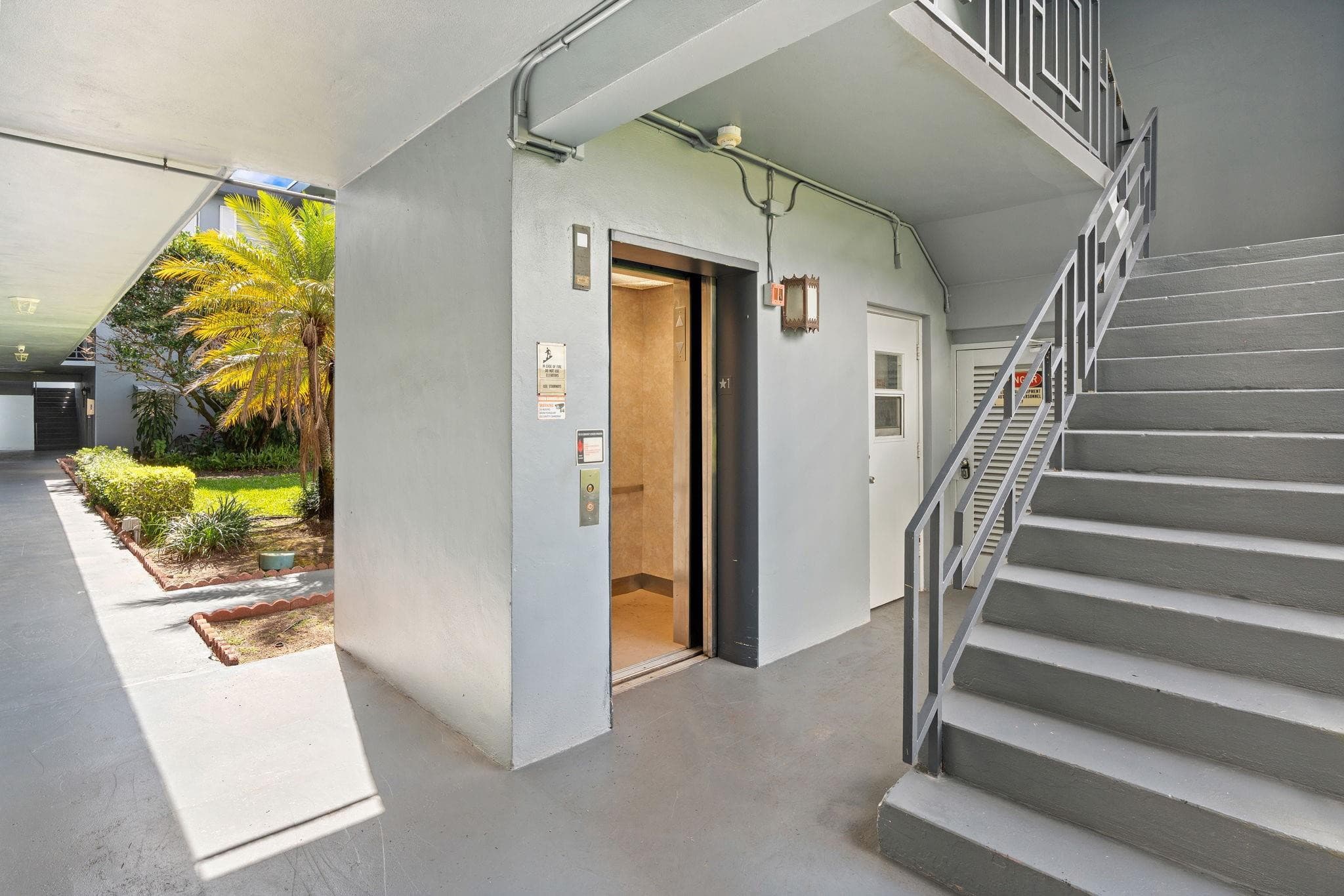 515 S Crescent Drive 302, Hollywood, FL 33021 — photo 4 of 25