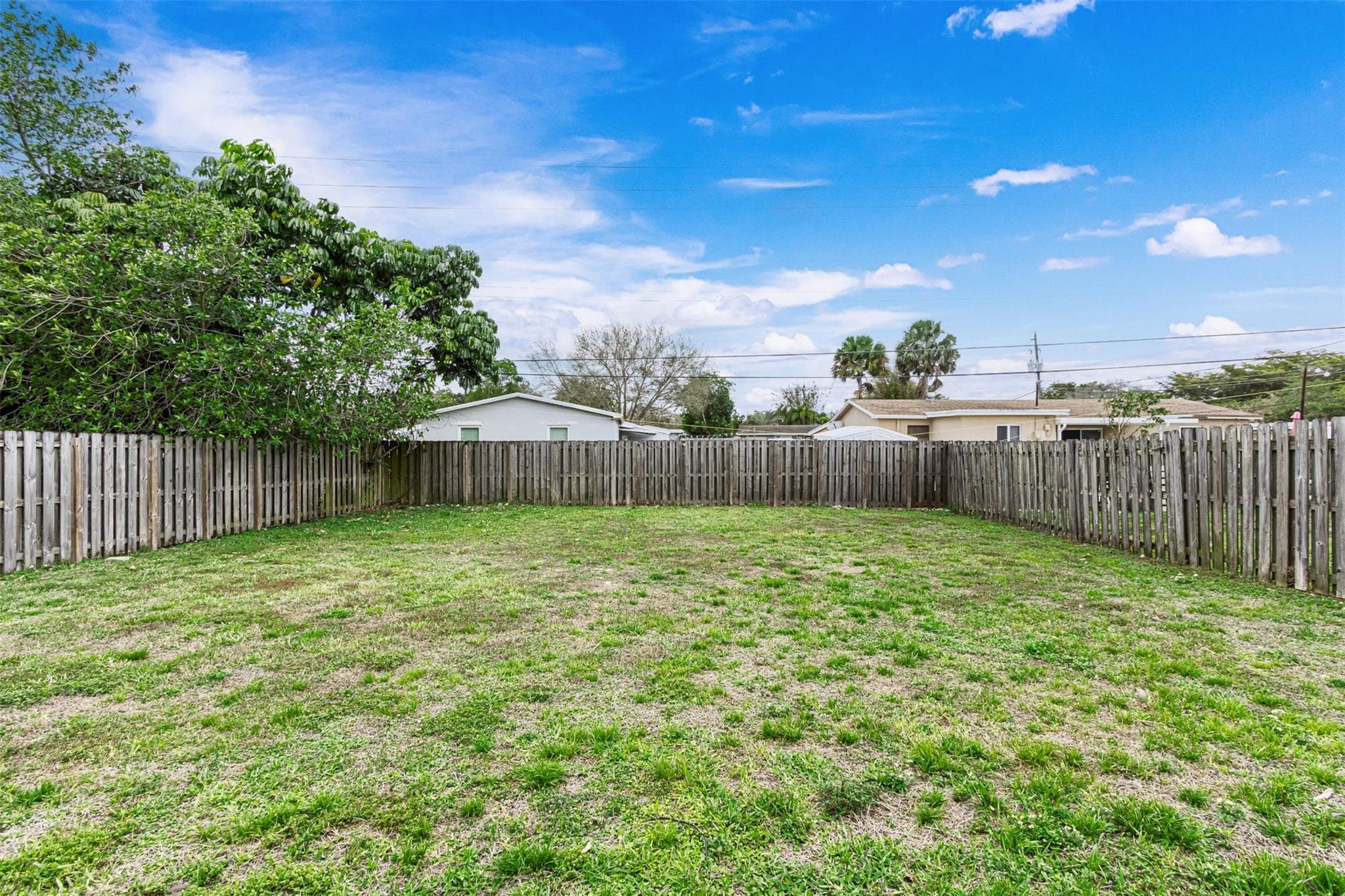 6821-6825 NW 11th Place 6825, Plantation, FL 33317 — photo 5 of 39