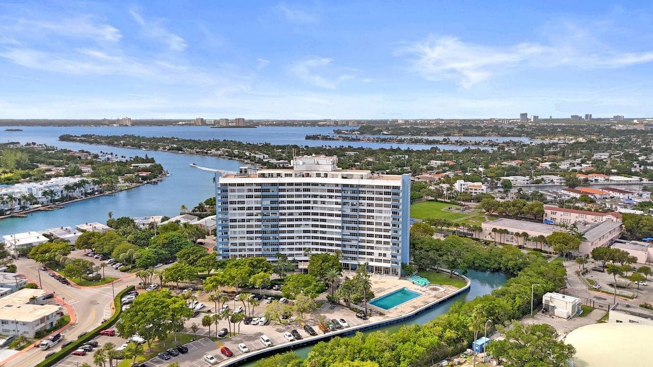 7441 Wayne Avenue 10c, Miami Beach, FL 33141 — photo 5 of 32