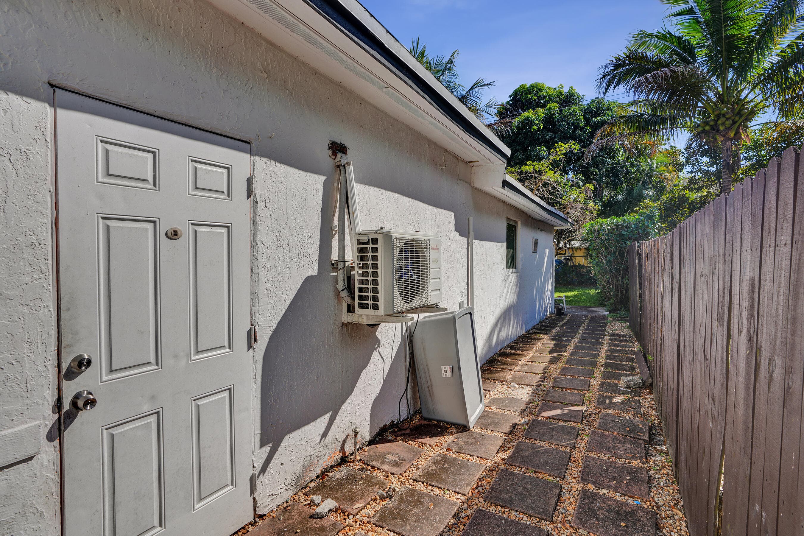 640 NE 160th Street, Miami, FL 33162 — photo 26 of 27