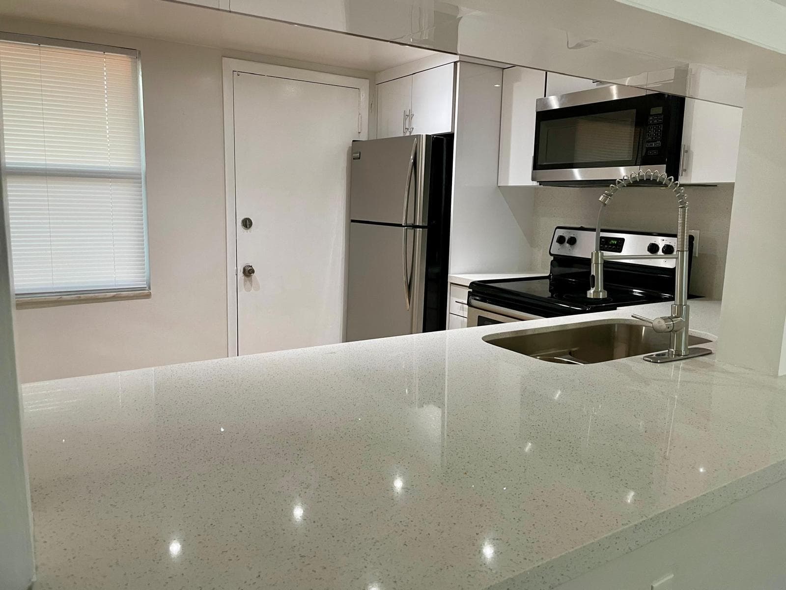 1401 NE 191st Street, Miami, FL 33179 — photo 9 of 31