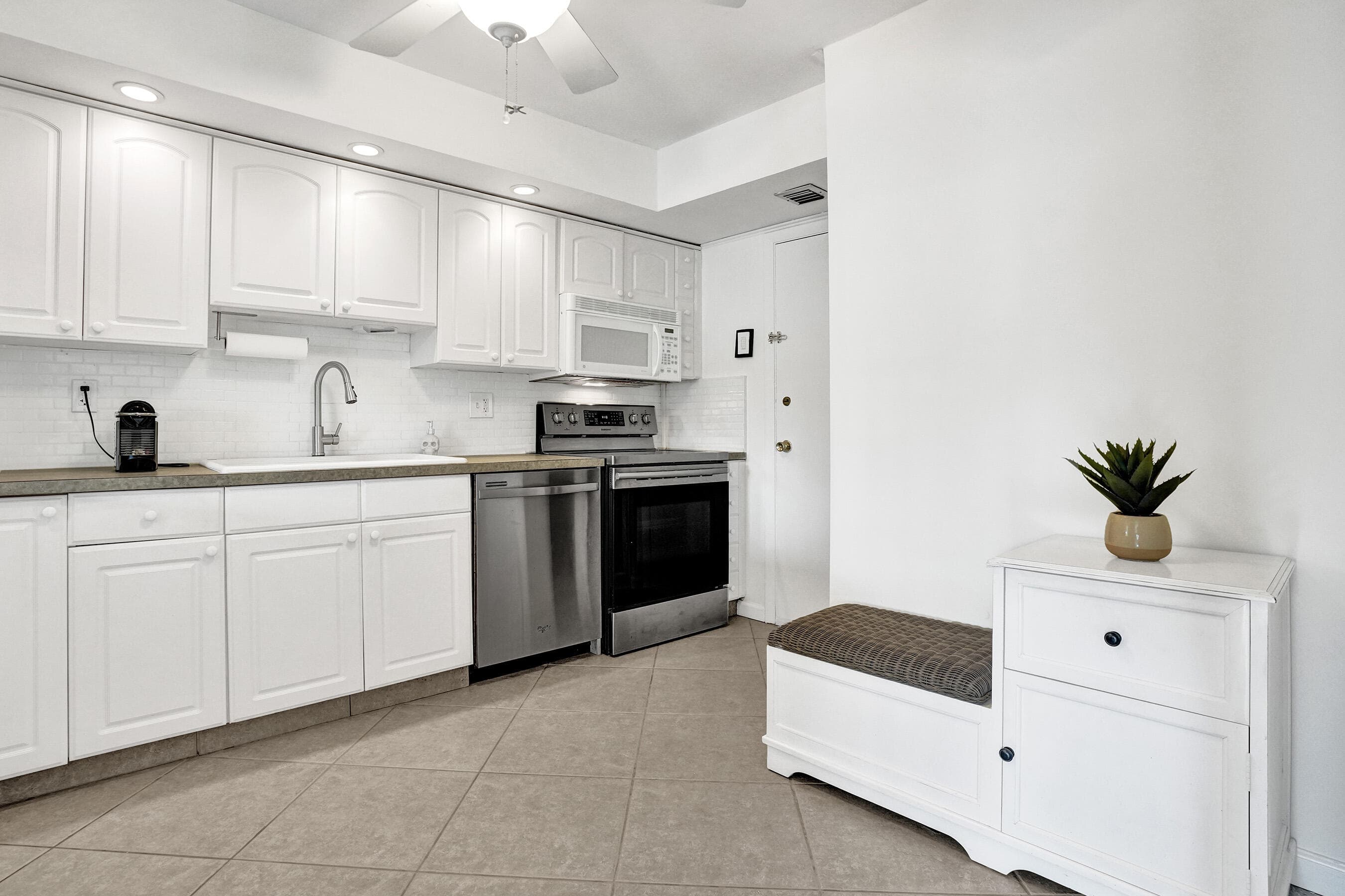 200 Diplomat Parkway 326, Hallandale Beach, FL 33009 — photo 10 of 31