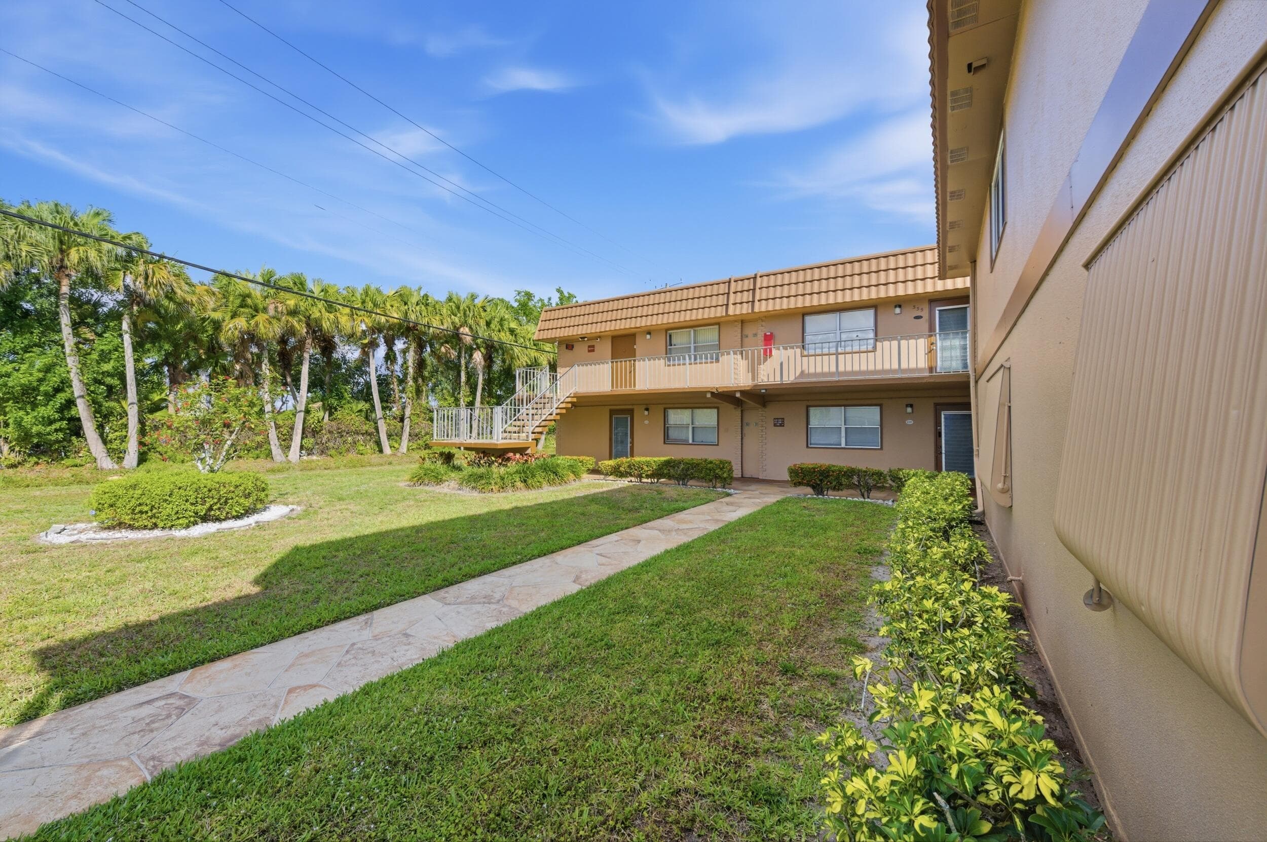 336 Brittany G, Delray Beach, FL 33446 — photo 3 of 35