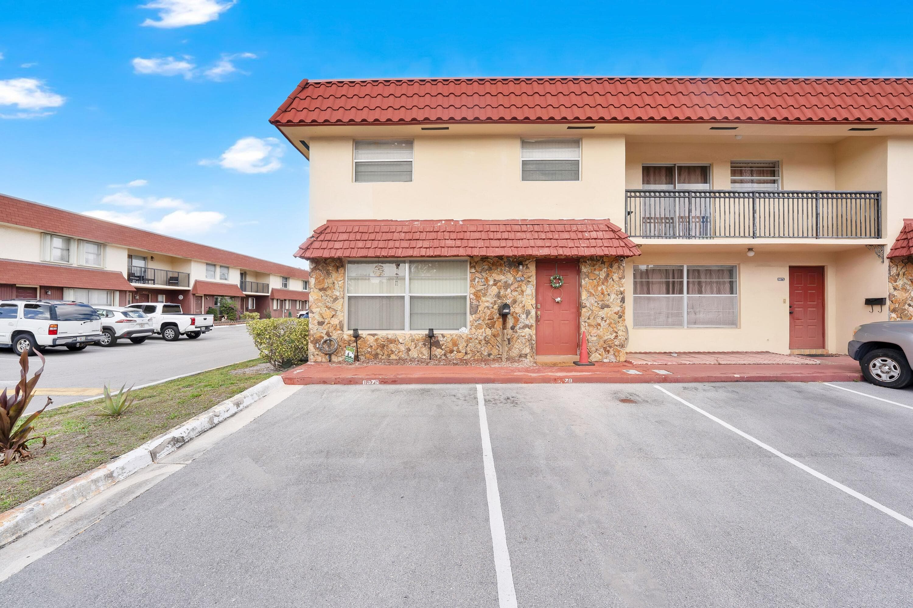 6679 SW 41st Court 1, Davie, FL 33314 — photo 1 of 32