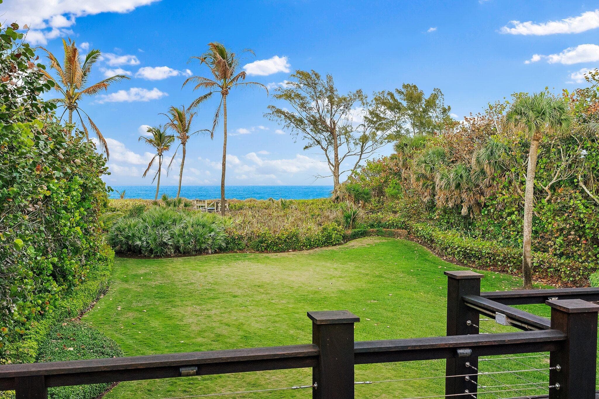31 N Beach Road, Jupiter Island, FL 33455 — photo