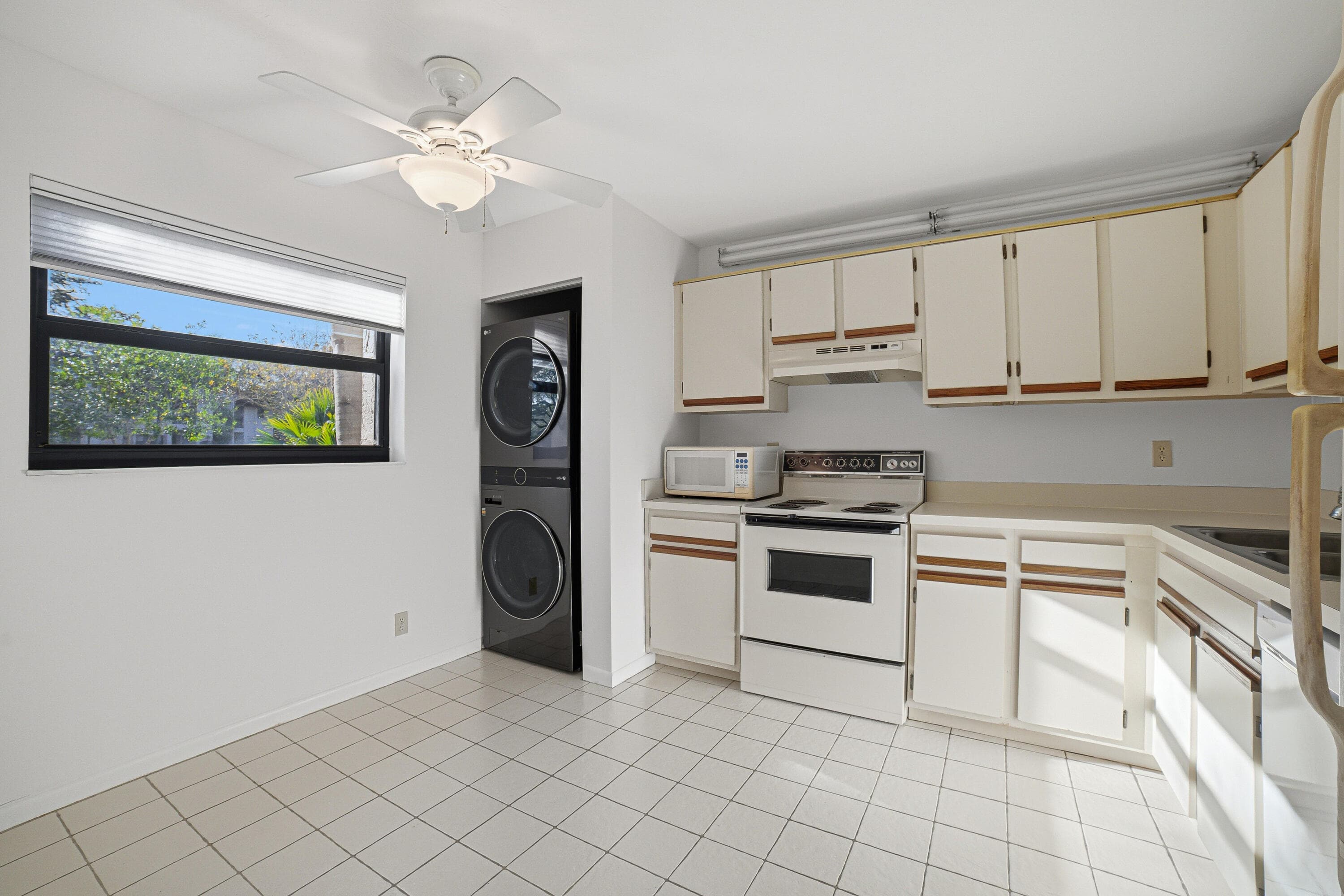 4213 NW 22nd Street, Coconut Creek, FL 33066 — photo 8 of 31