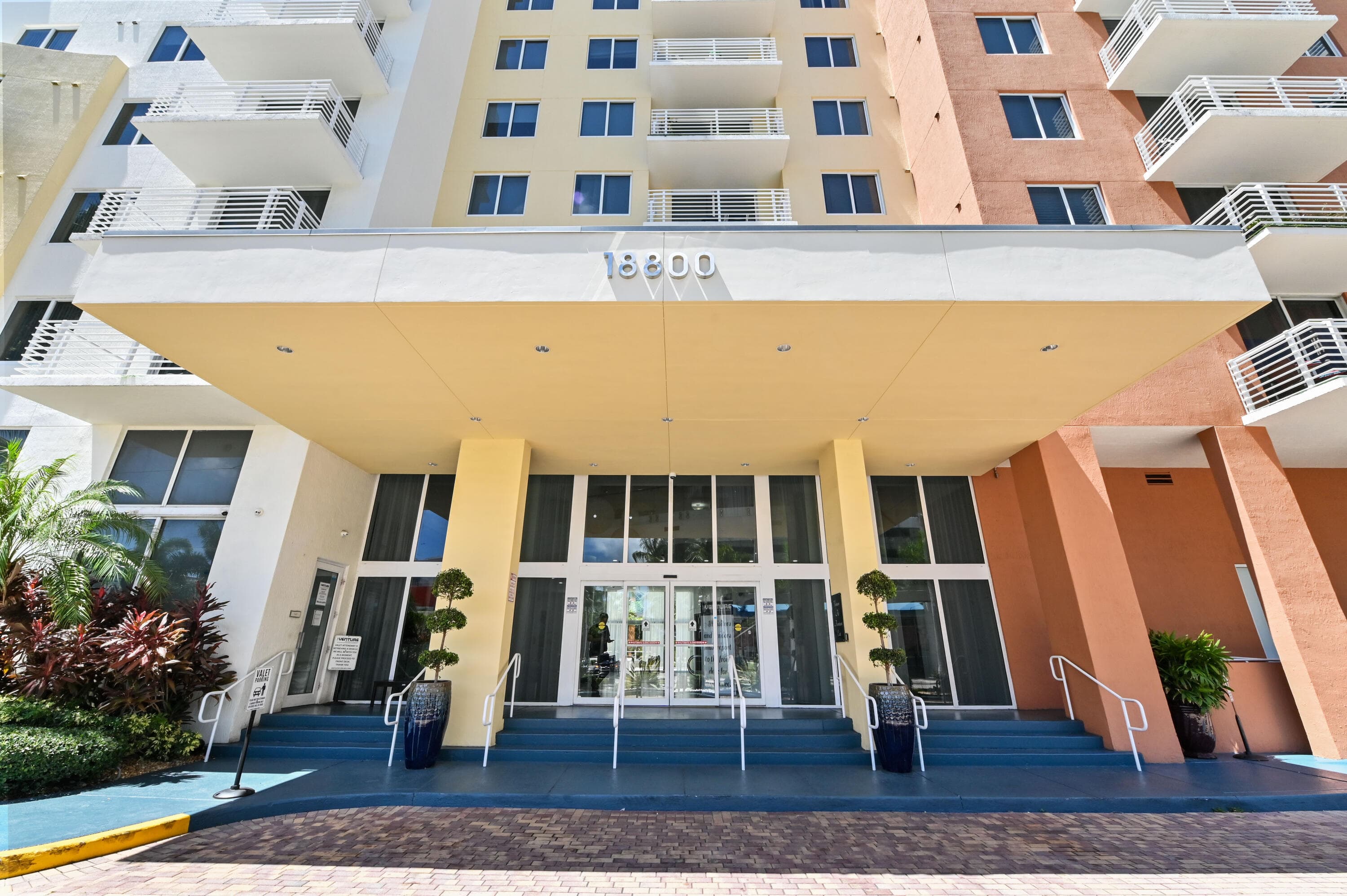 18800 NE 29th Avenue 816, Aventura, FL 33180 — photo 2 of 35