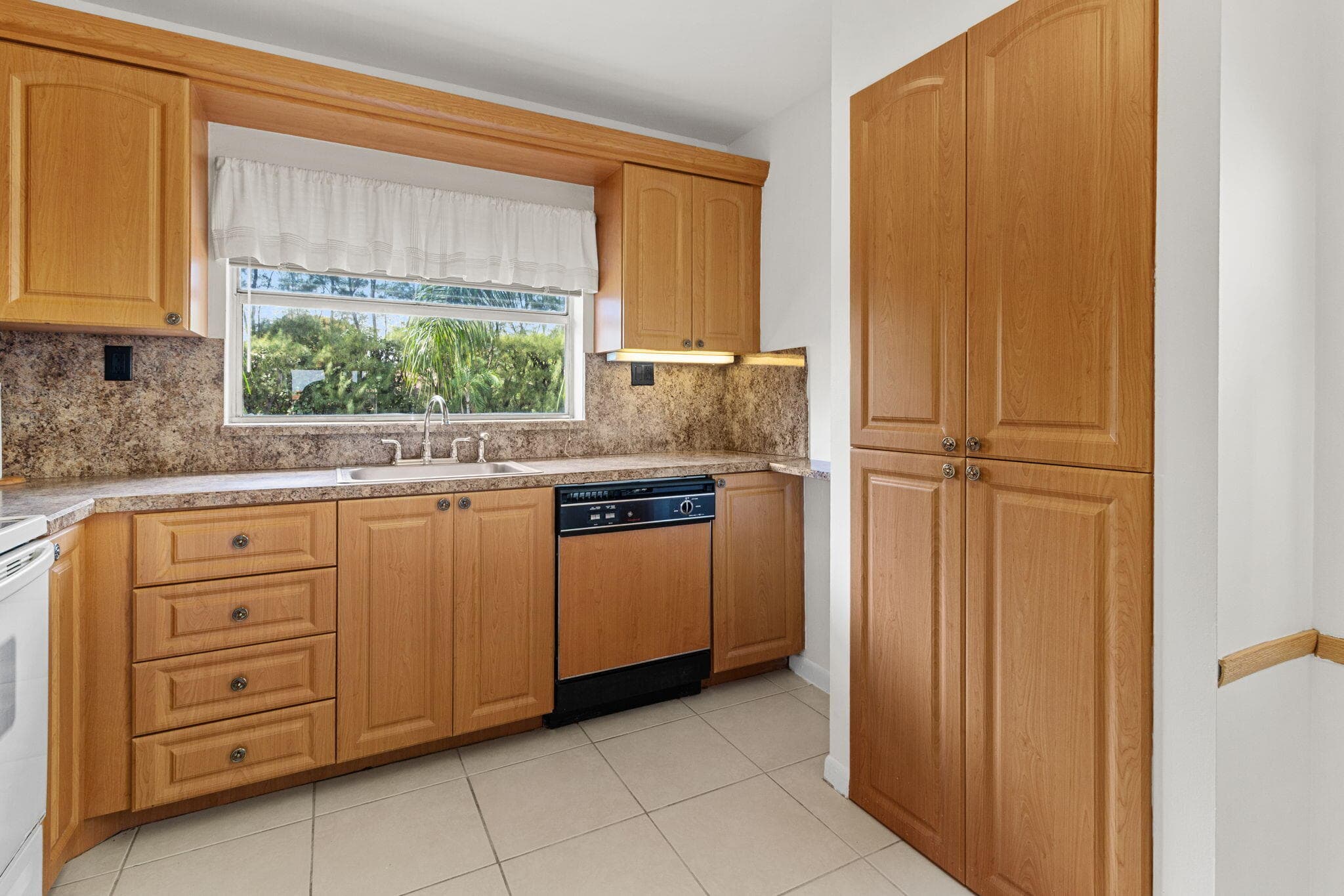 9861 Sunrise Lakes Boulevard 301, Sunrise, FL 33322 — photo 13 of 28
