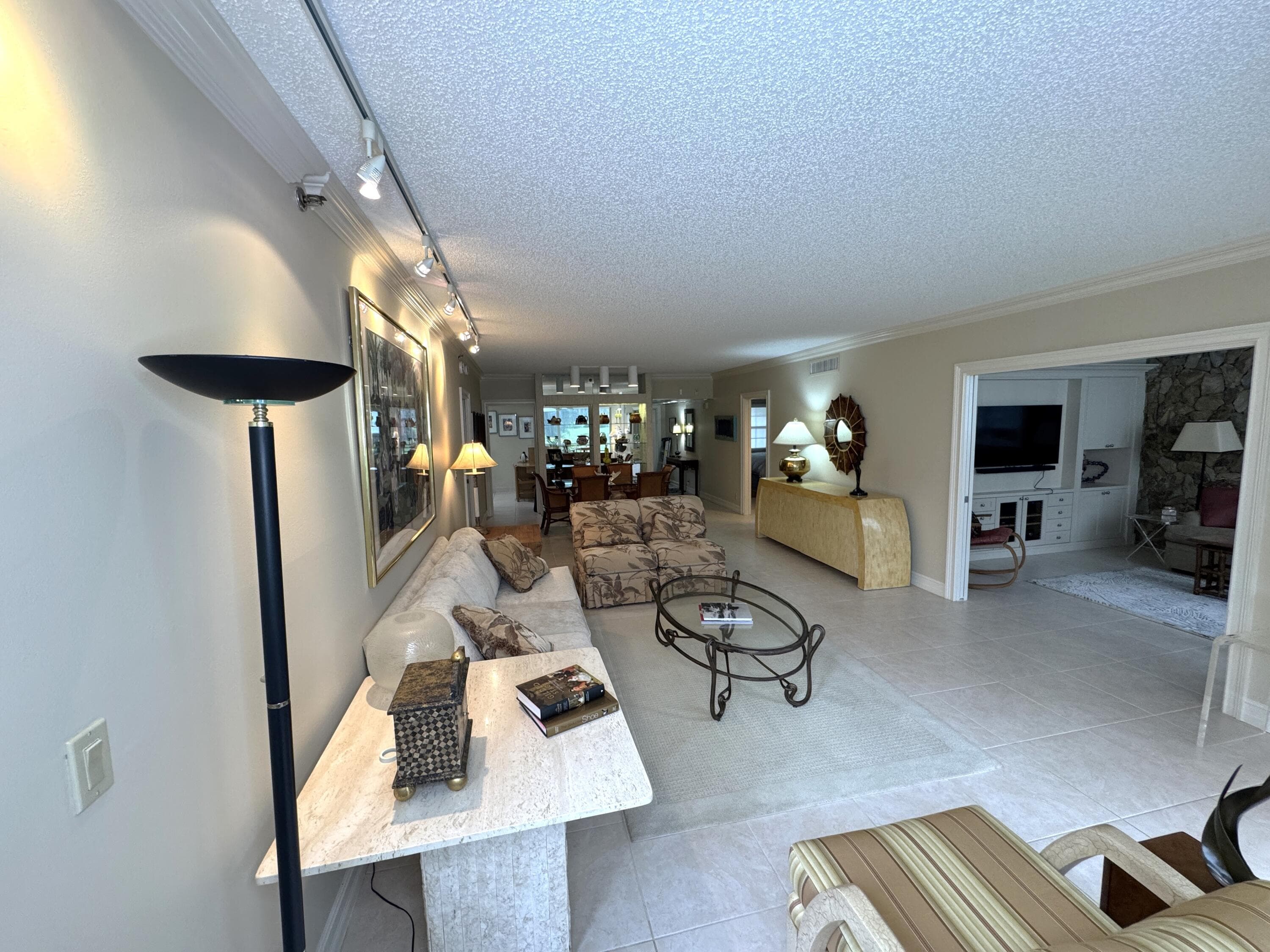 625 Oaks Drive 106, Pompano Beach, FL 33069 — photo 5 of 32