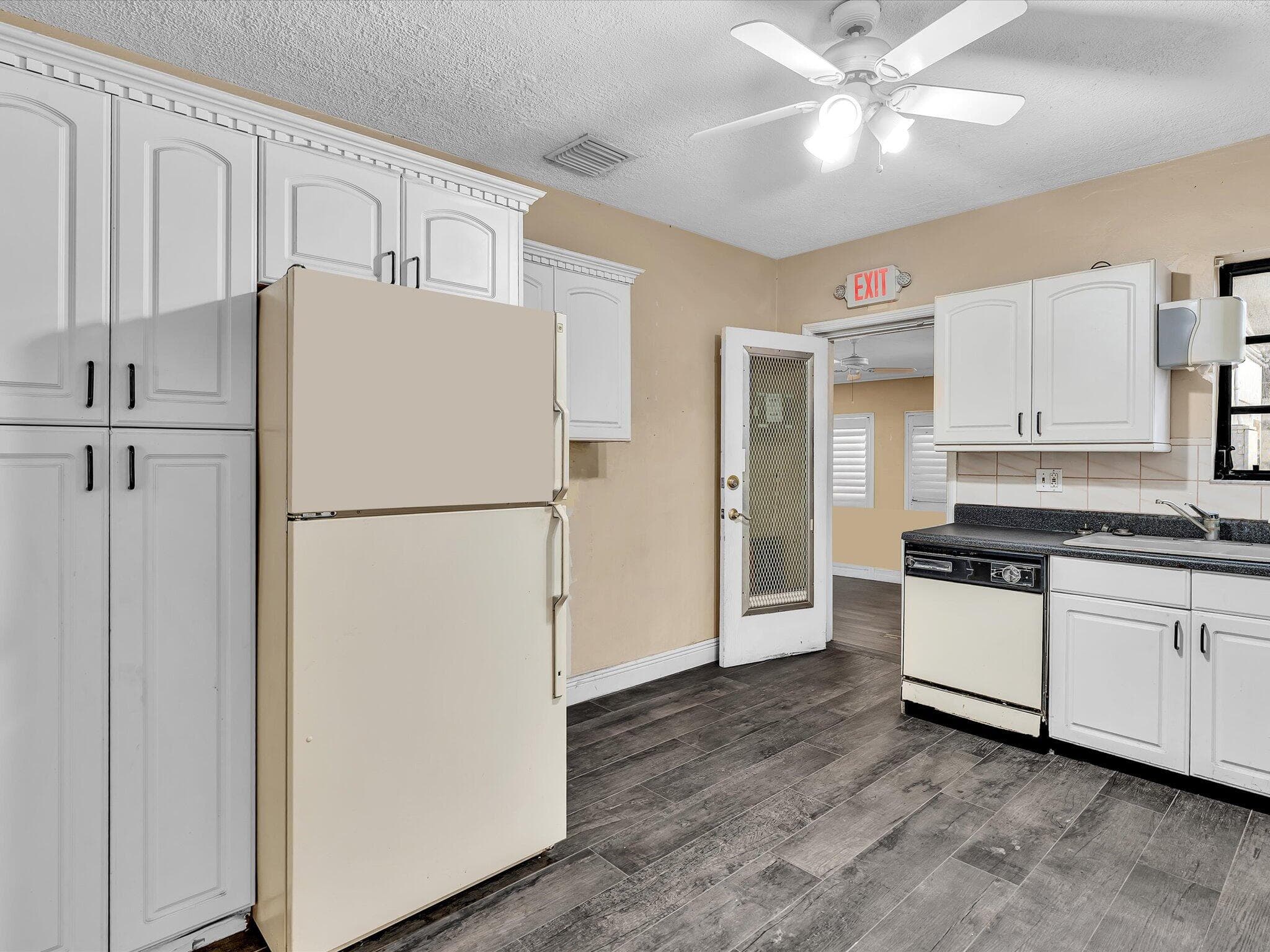 4901 SW 51st Street, Davie, FL 33314 — photo 24 of 68