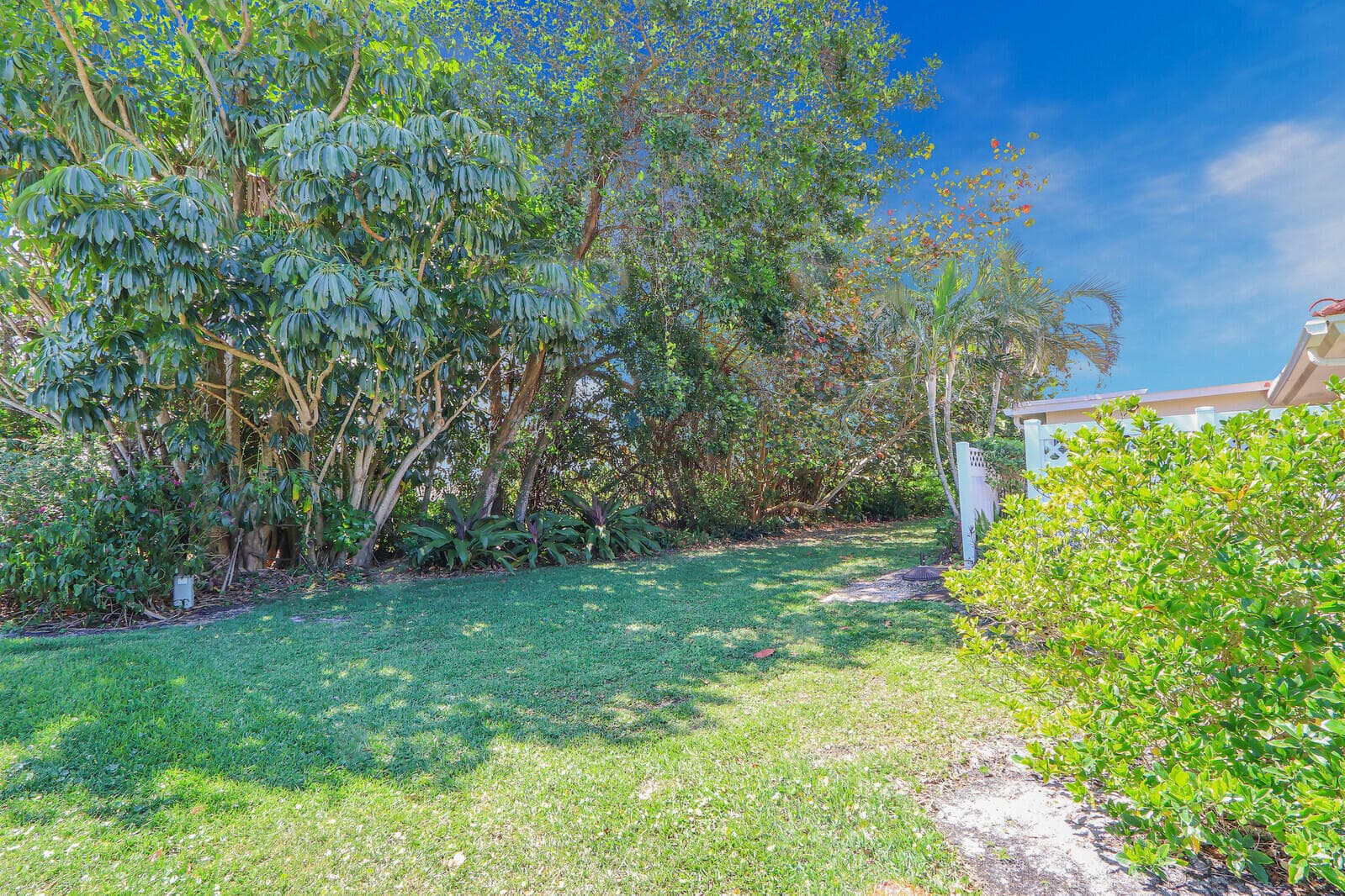 8574 SE Seagrape Way, Hobe Sound, FL 33455 — photo 34 of 38