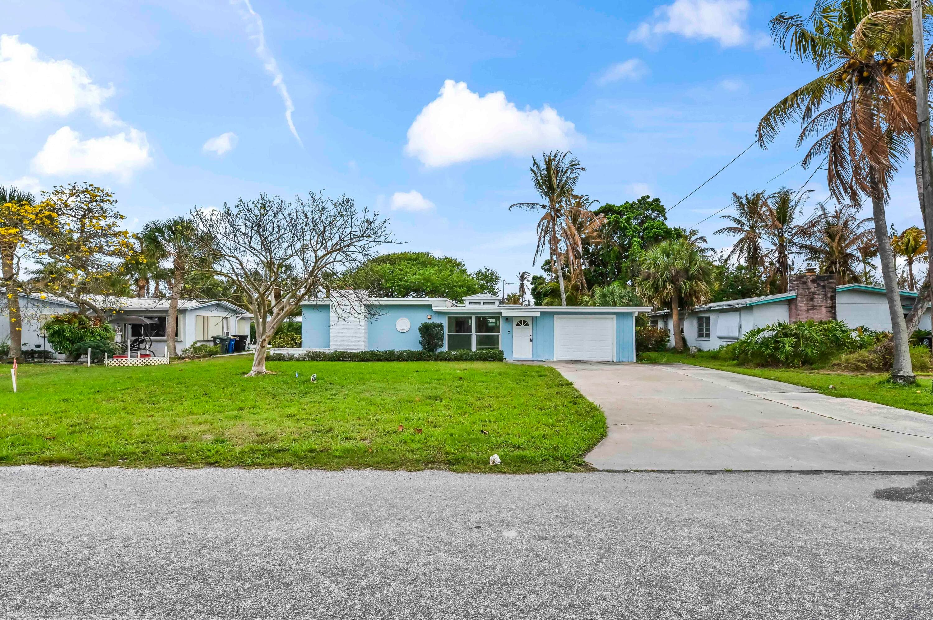 1919 Mimosa Avenue, Fort Pierce, FL 34949 — photo 2 of 33