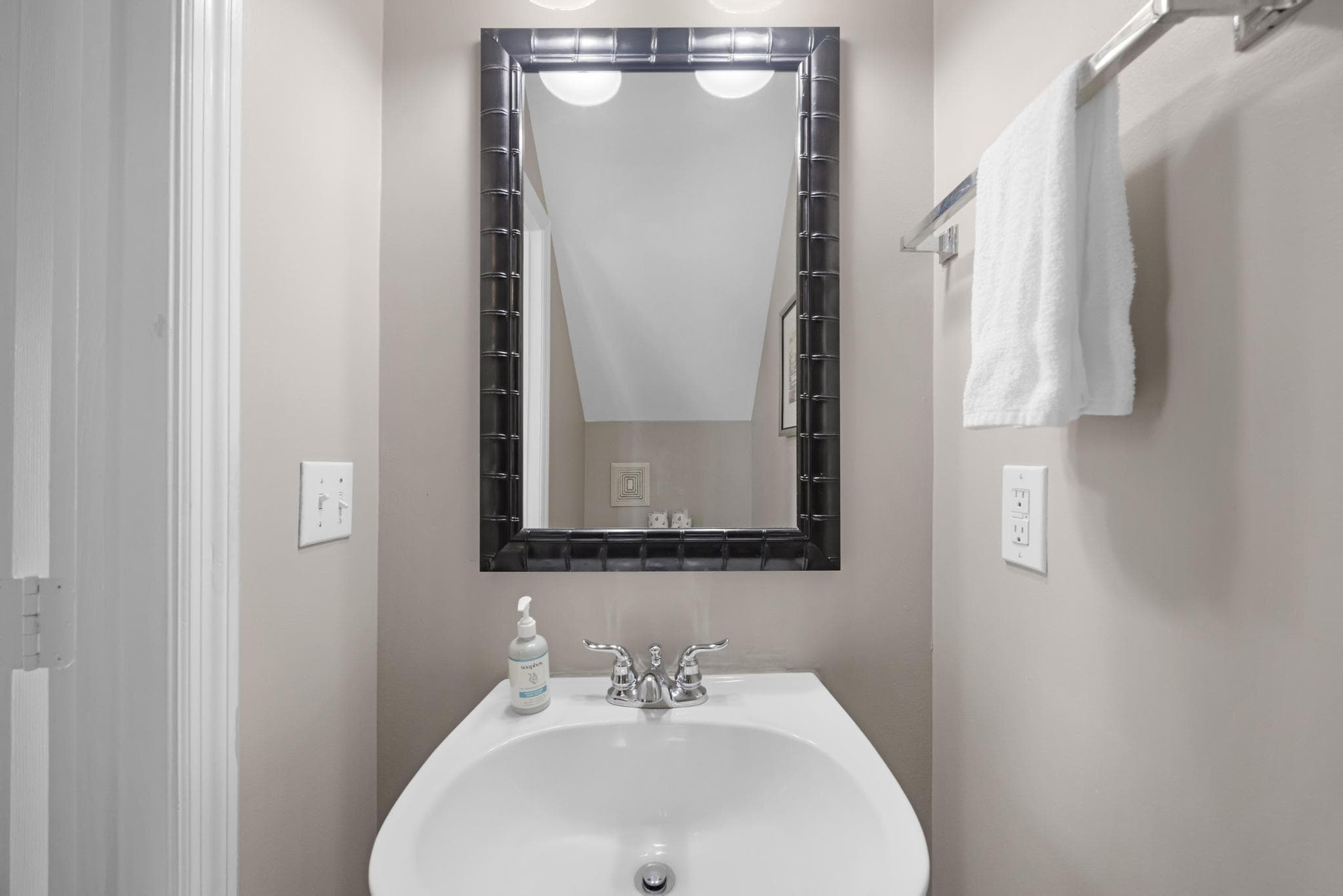 5067 Sunset Village Drive, Duck Key, FL 33050 — photo 17 of 46