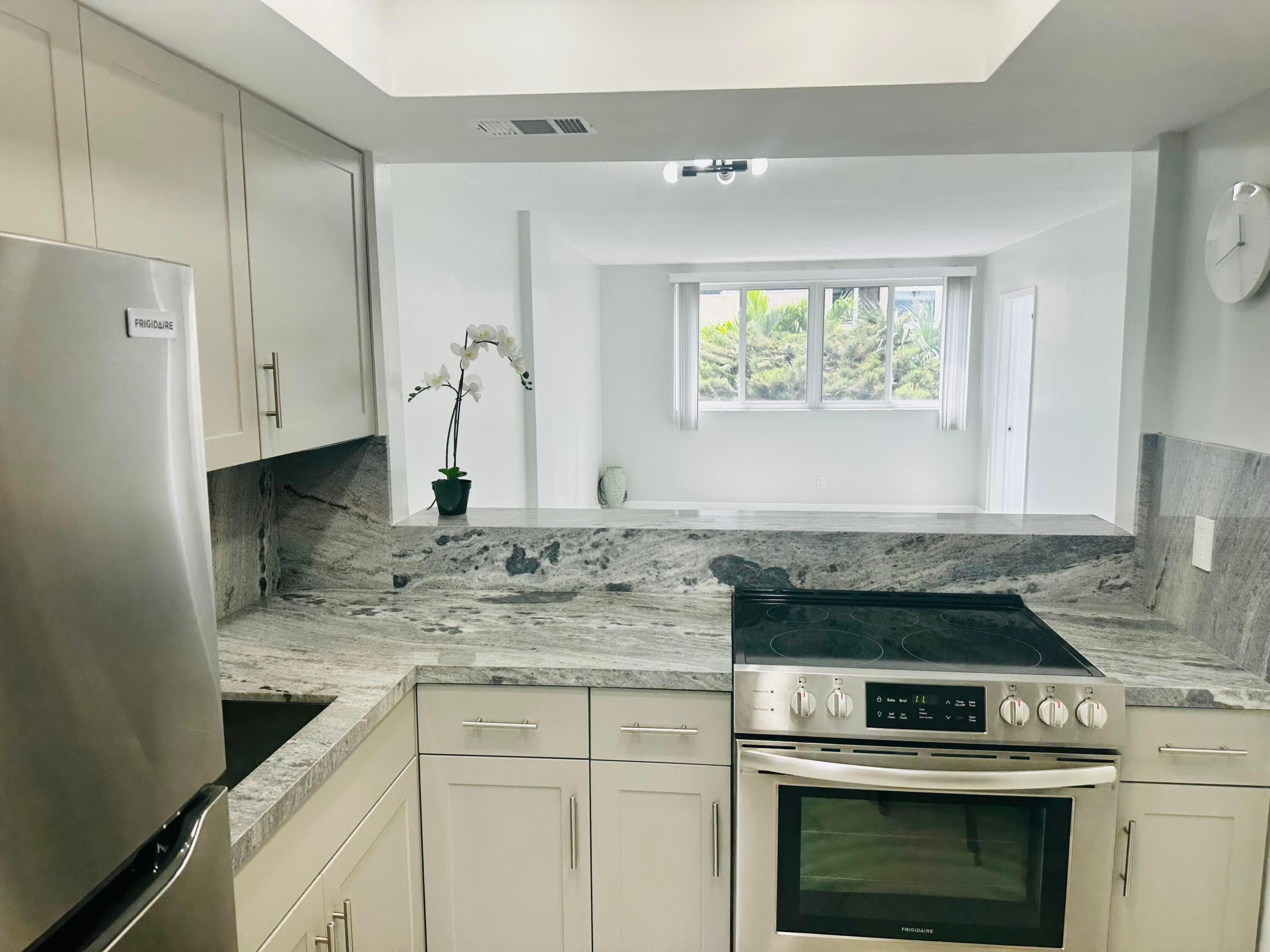 1333 E Hallandale Beach Boulevard 302, Hallandale Beach, FL 33009 — photo 10 of 34